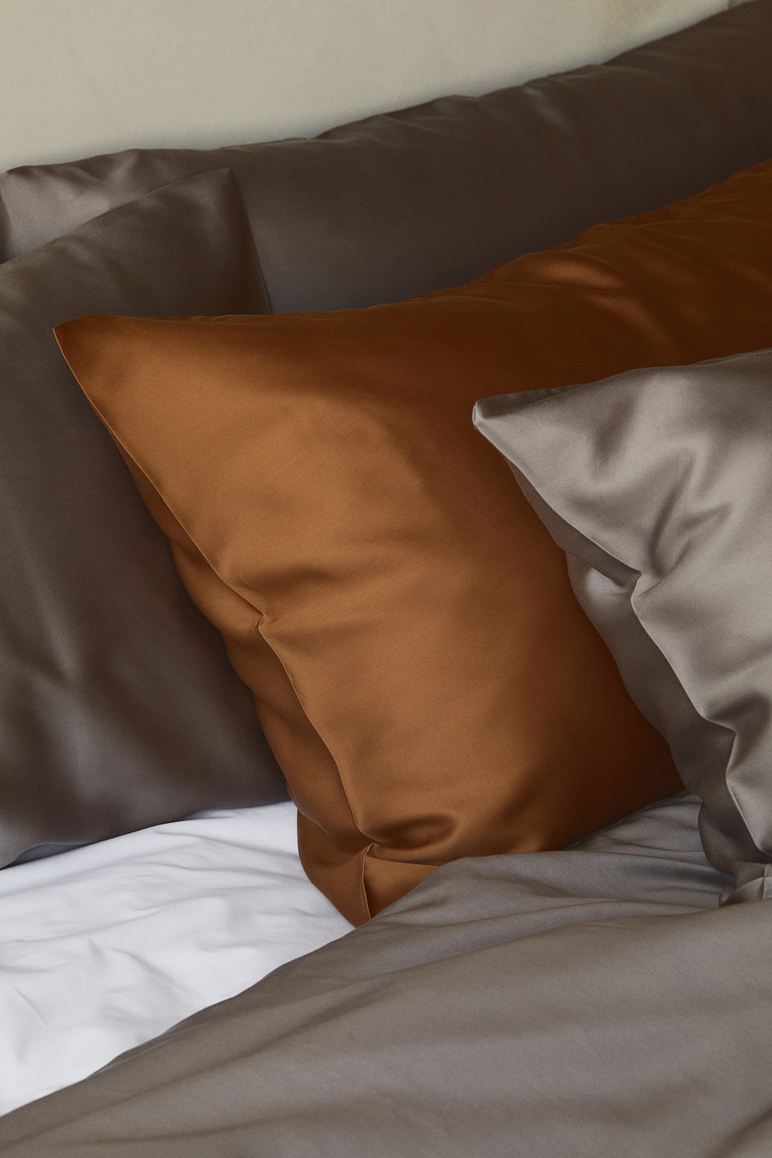 Satin pillowcase - Brown/Mole - 2