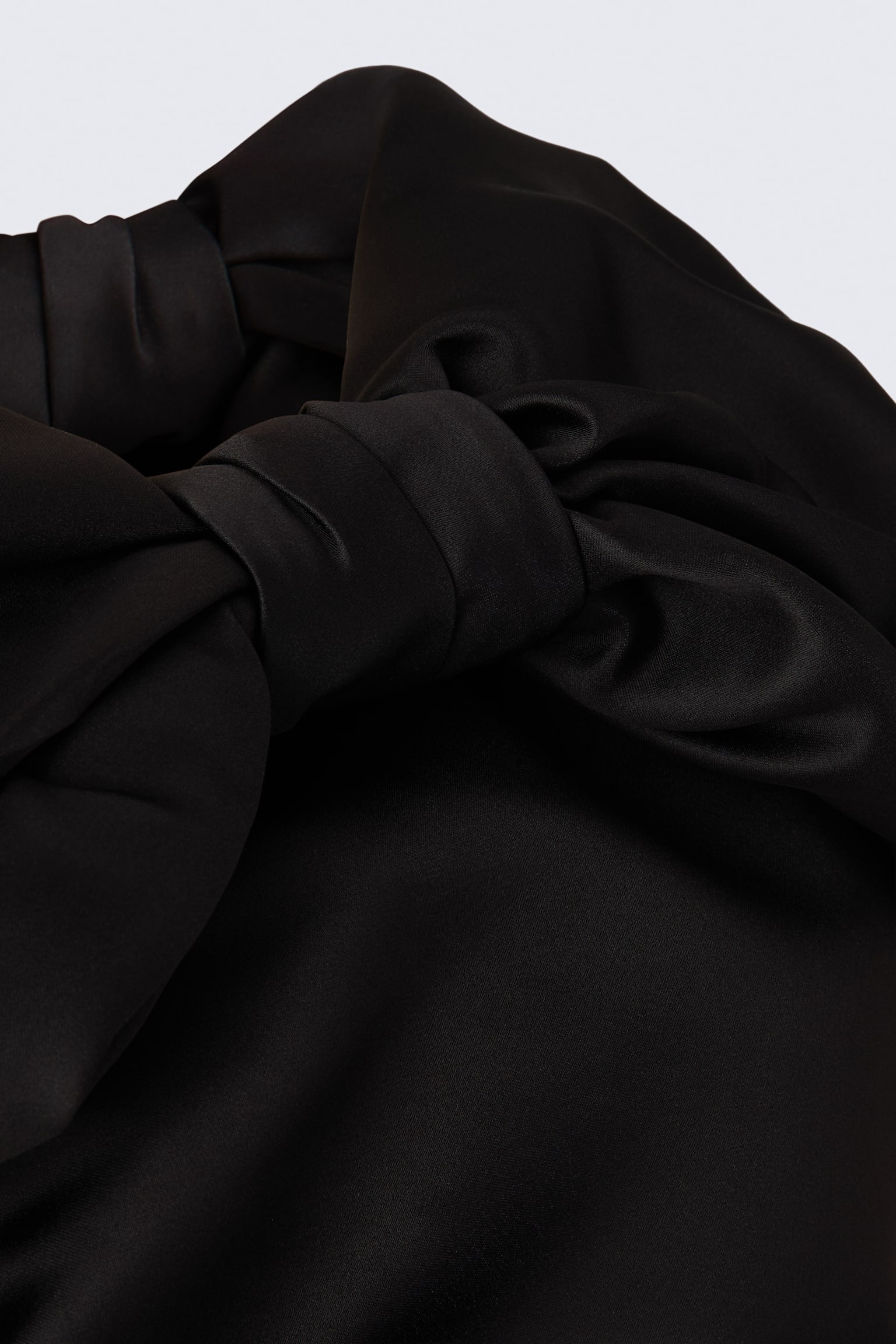 Женский топ H&M Bow-Detail Satin Top, цвет: Чёрный — фото 4