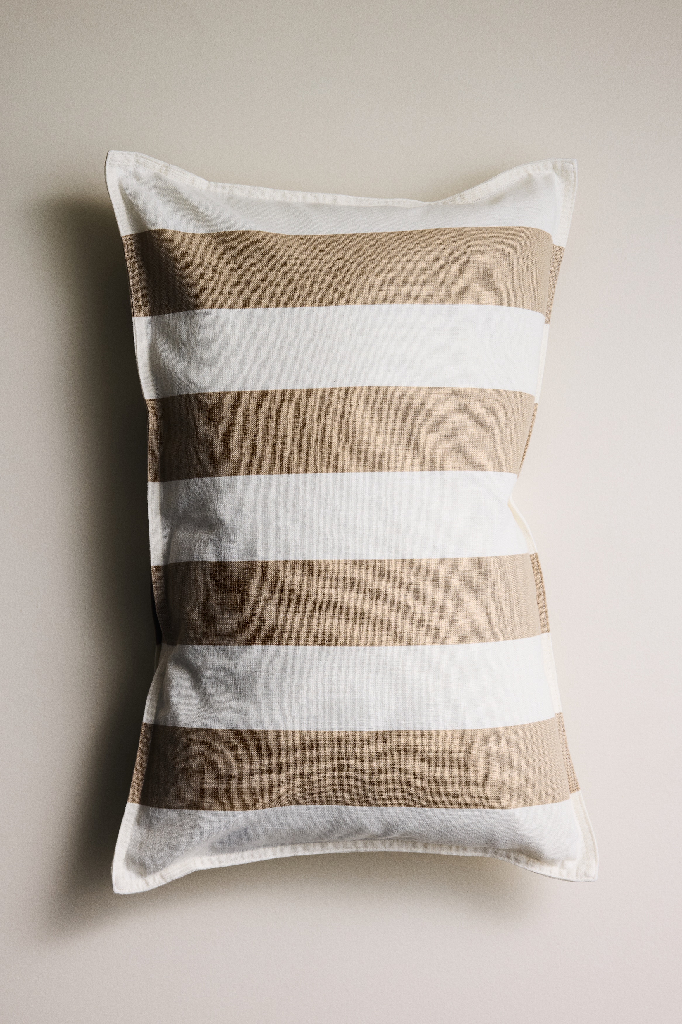 Housse de coussin en lin mélangé - Beige/rayures blanches/Brown/White striped/Jaune clair/rayé/Vert olive/rayures blanches/Bleu ancien clair/rayé/Rose ancien clair/rayé