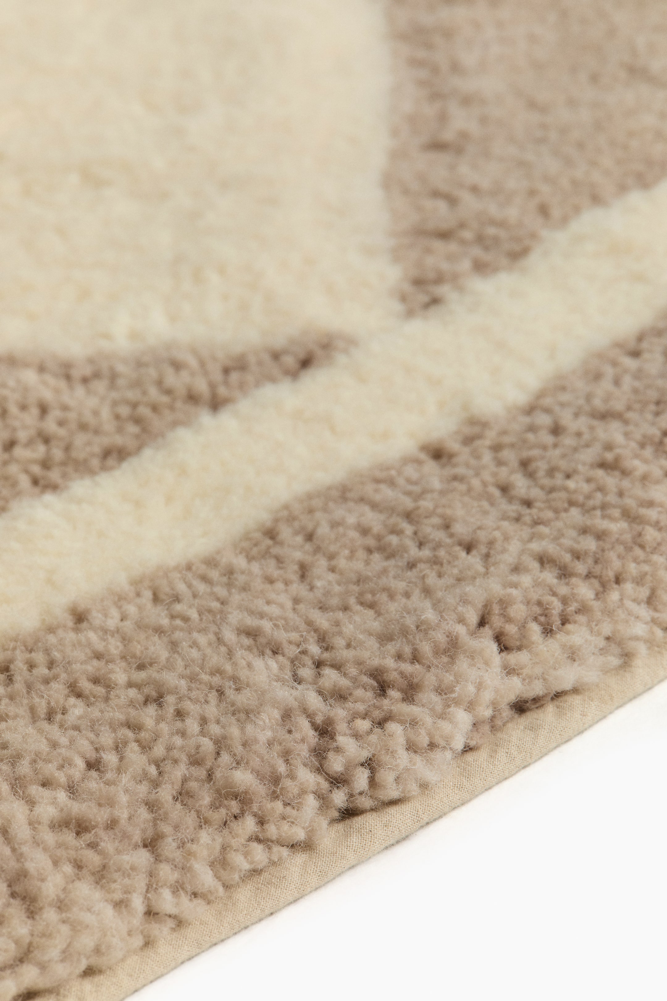 Grotere afbeelding bekijken: Vloerkleed van wolmix met harlekijndessin - Beige/geruit - HOME | H&M NL 4