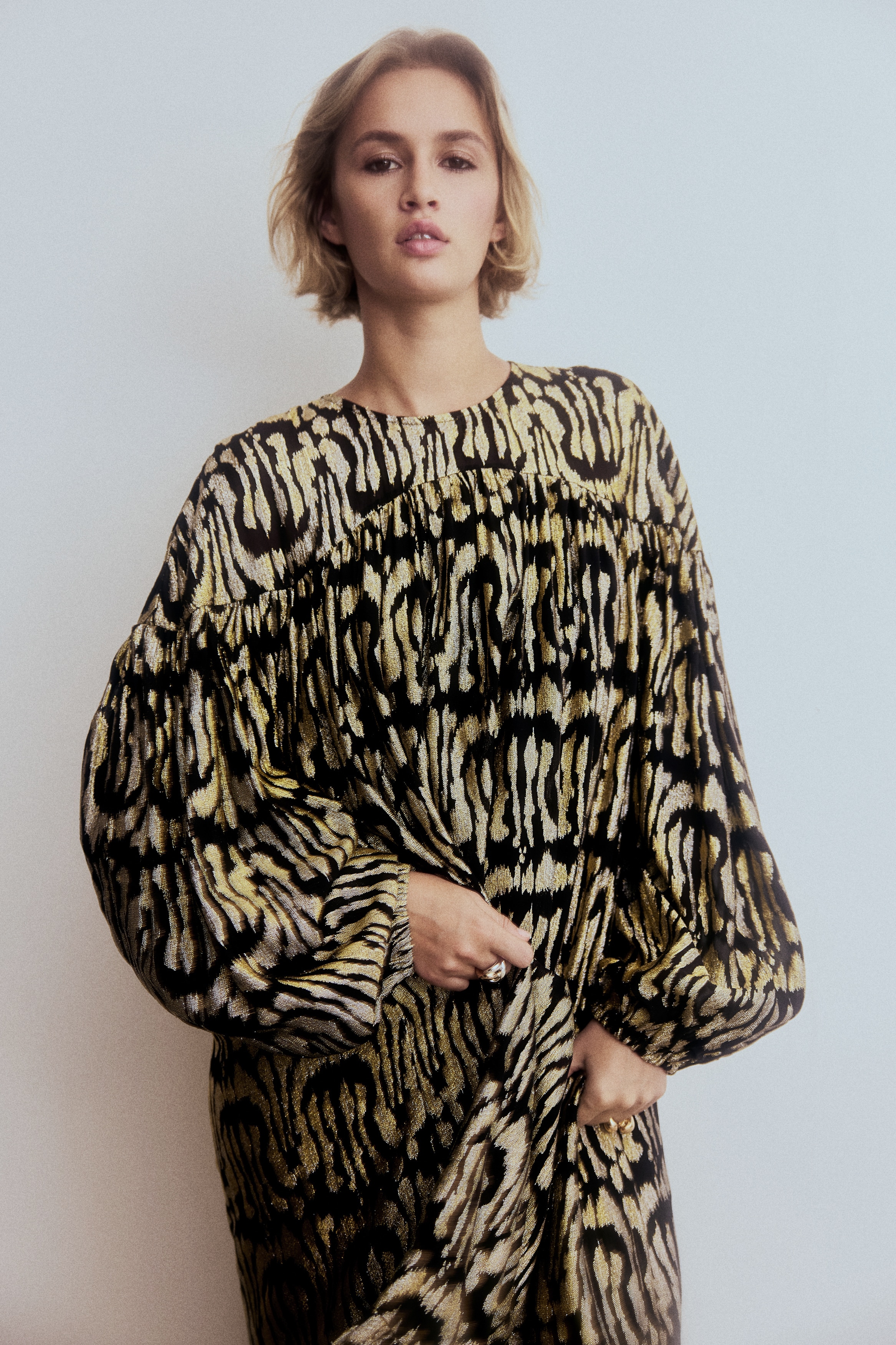 Gold Dresses | Sequin, Maxi, Party & Wedding Guest | H&M AU