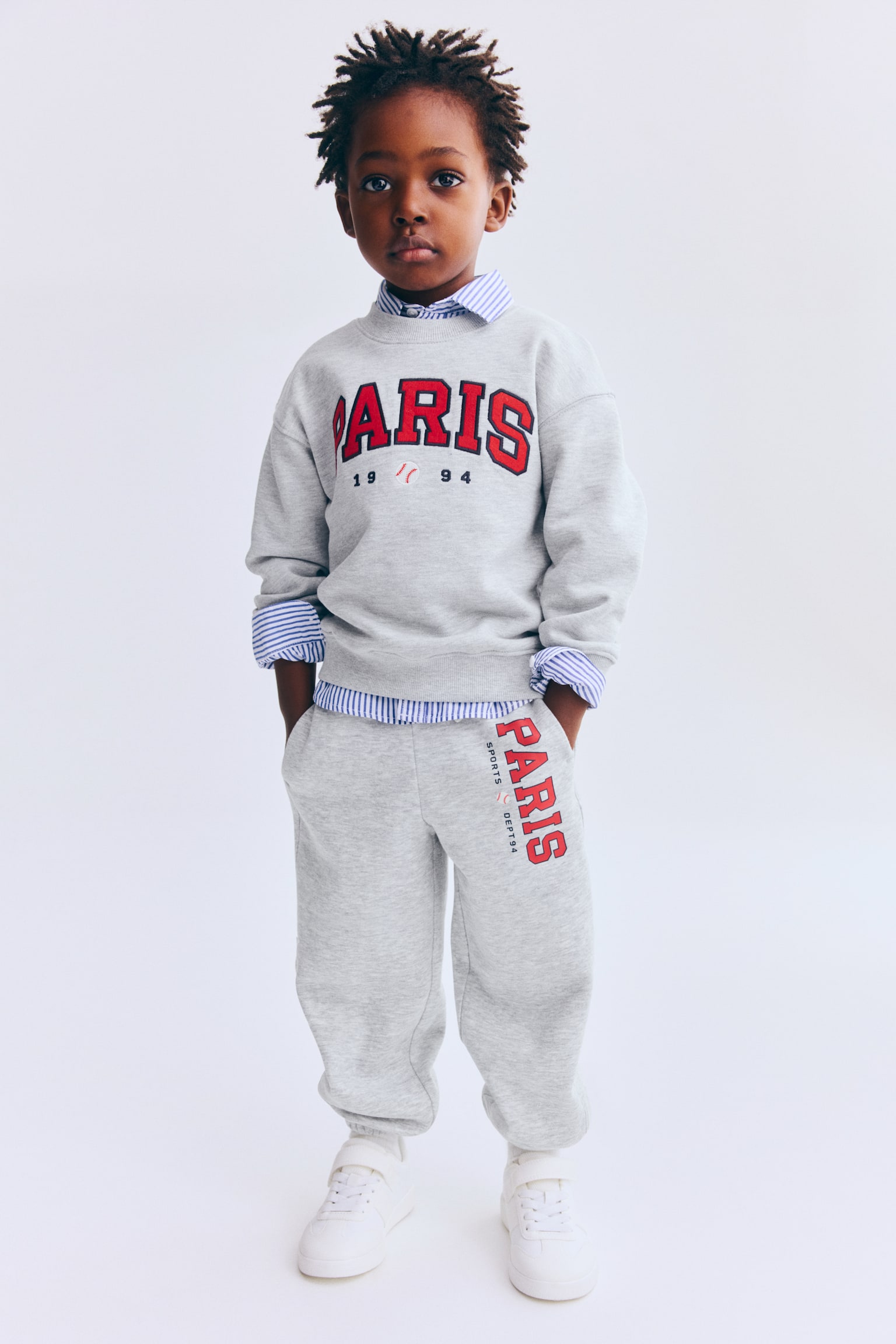 Pantalon jogger avec détails brodés - Gris clair chiné/Paris/Vert/Bleu clair/Everyday Club/Bleu marine/tennis - 2