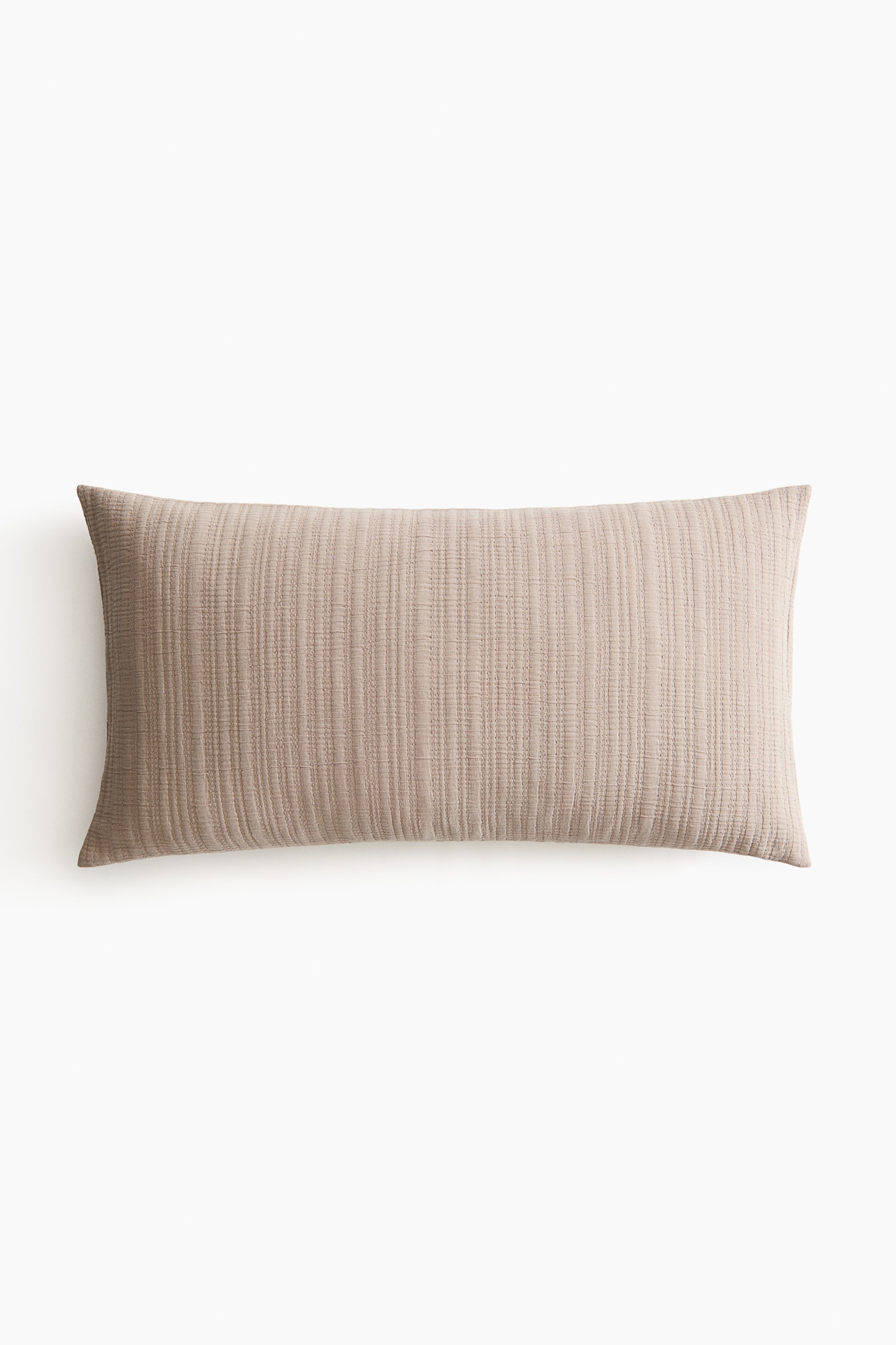 Voir une image plus grande: Un coussin rectangulaire brun clair est orienté face avant. Il présente une surface finement côtelée avec une texture verticale.