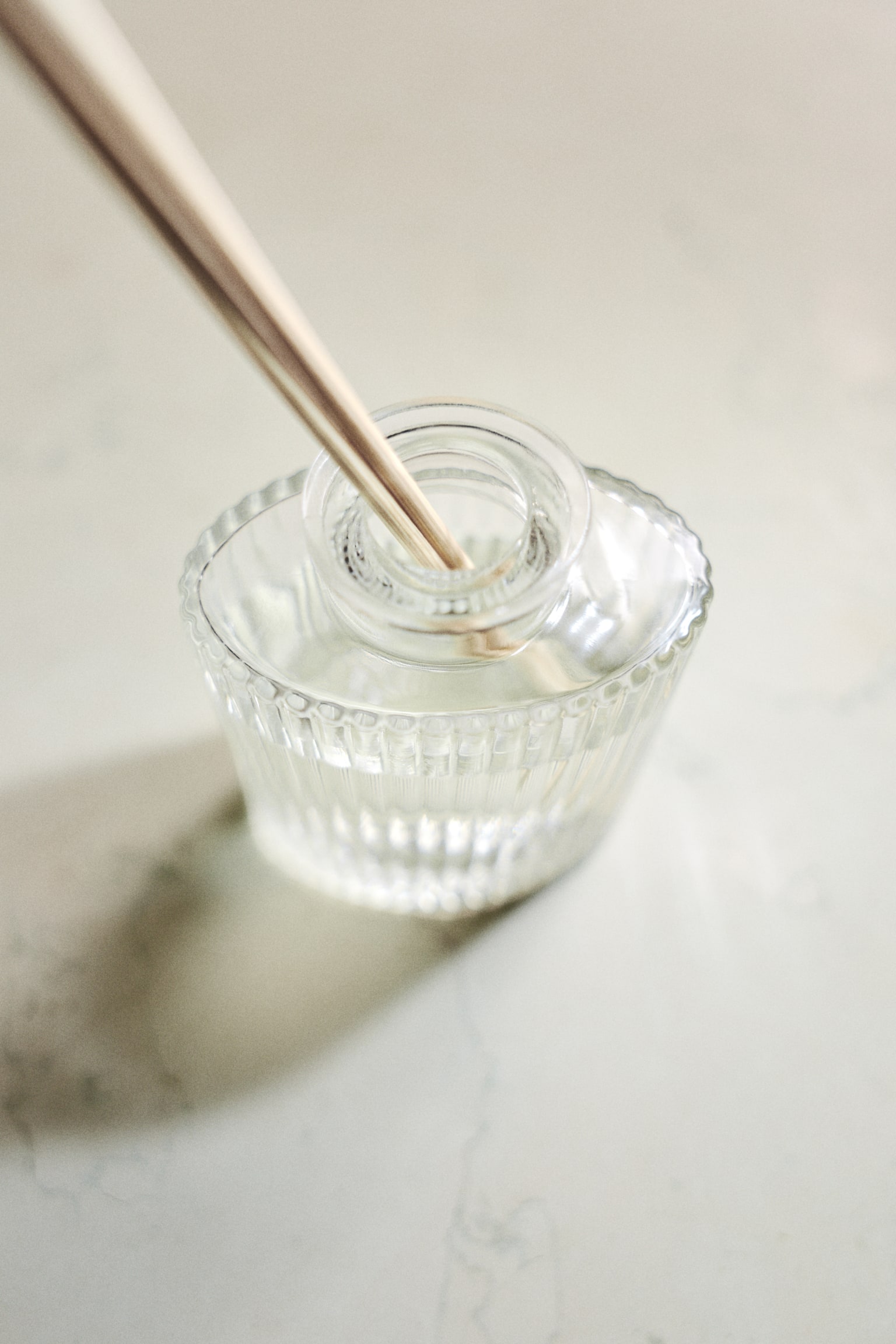 Reed Diffuser - Lily of the Valley/Green Basilicum/Fruity Cocktail/Coco Colada/White Peony/Cashmere Cloud/Apple Blush/Transparent/gold-colored - 1