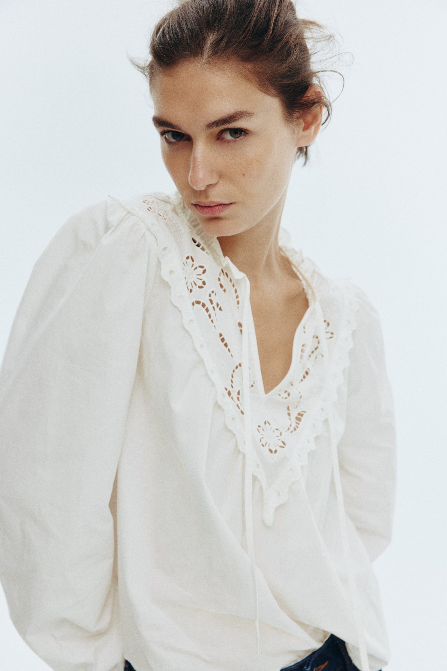 Áo kiểu thêu ren lỗ - Màu trắng - 4