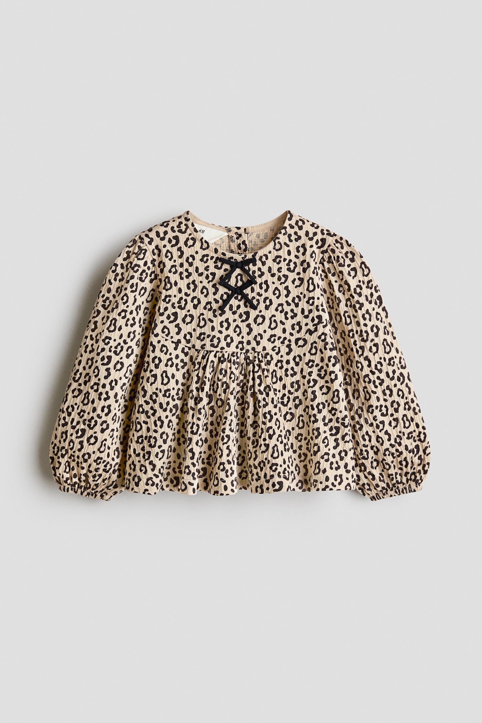 Crinklebluse mit Schleifendetails - Hellbeige/Leopardenprint/Cremefarben/Herzen