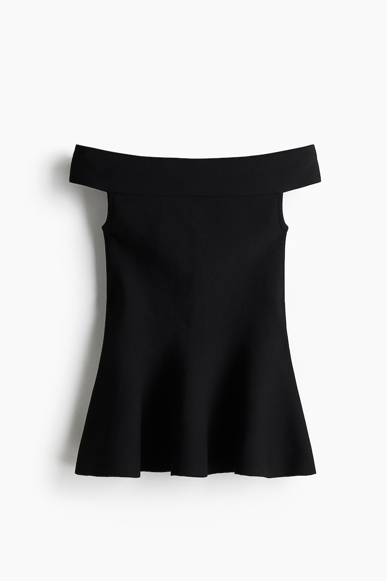 Bluza otkrivenih ramena sa zvonastim donjim delom