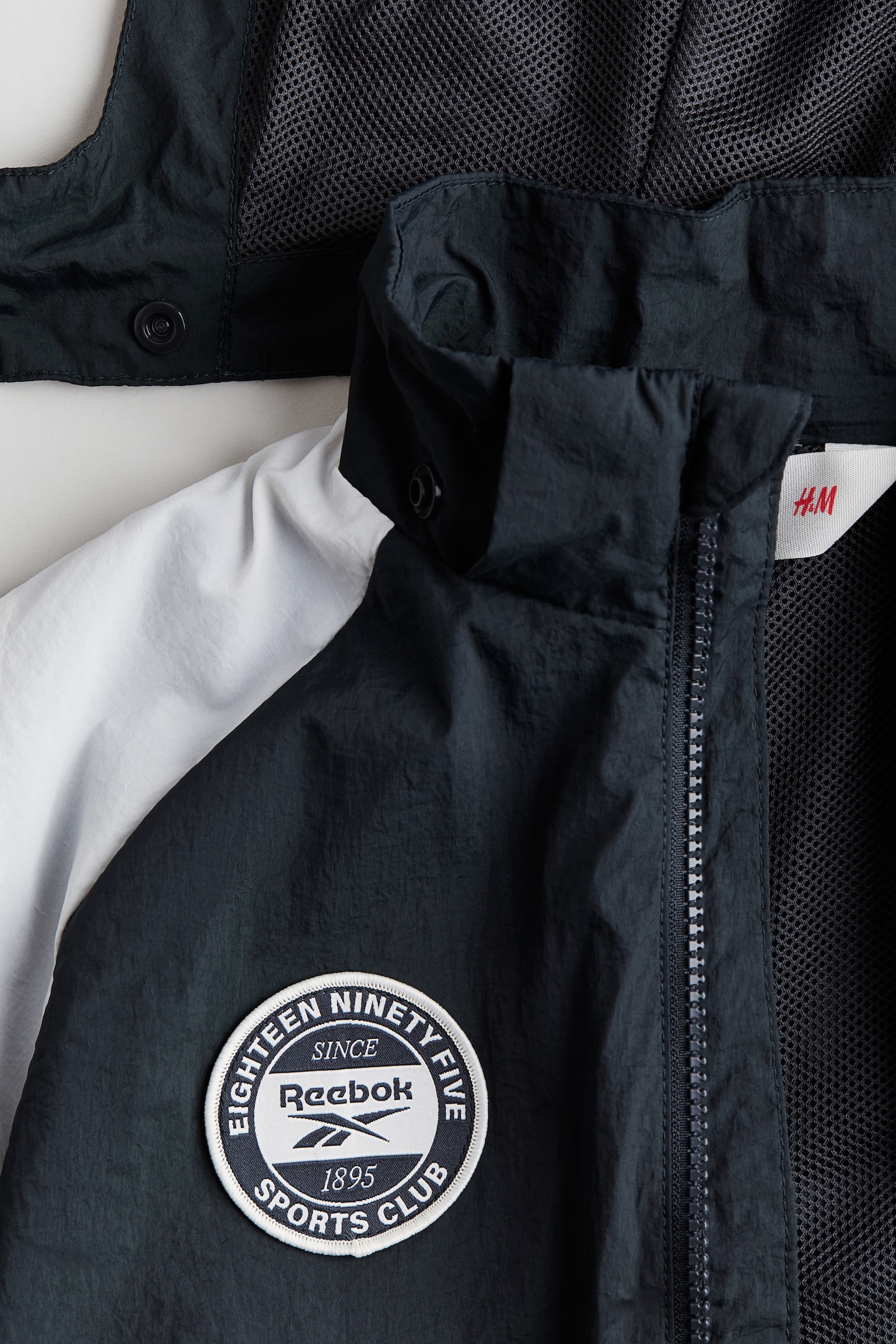 Motif-detail windbreaker - Black/Reebok - 4