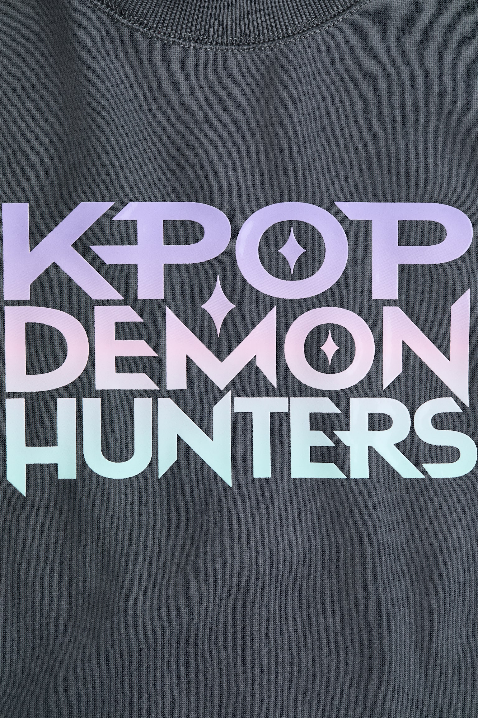 Painokuvallinen oversize-collegepusero - Harmaa/KPop Demon Hunters/Liila/SmileyWorld®/Tummanharmaa/Demon Hunters/Vaaleansininen/Cinnamoroll/Harmaa/Squishmallows/Tummanharmaa/Kuromi/Himmeänturkoosi/Ressu/Roosa/Milla-jänis/Himmeänsininen/Lilo & Stitch/Vaaleanvihreä/SmileyWorld®/Valkoinen/Cinnamoroll/Valkoinen/Lilo & Stitch/Kermanvaalea/Kuromi/Vaaleanharmaa/CapyFun/Tummanharmaa/Pusheen-kissa/Tummanpunainen/Harry Potter - 2
