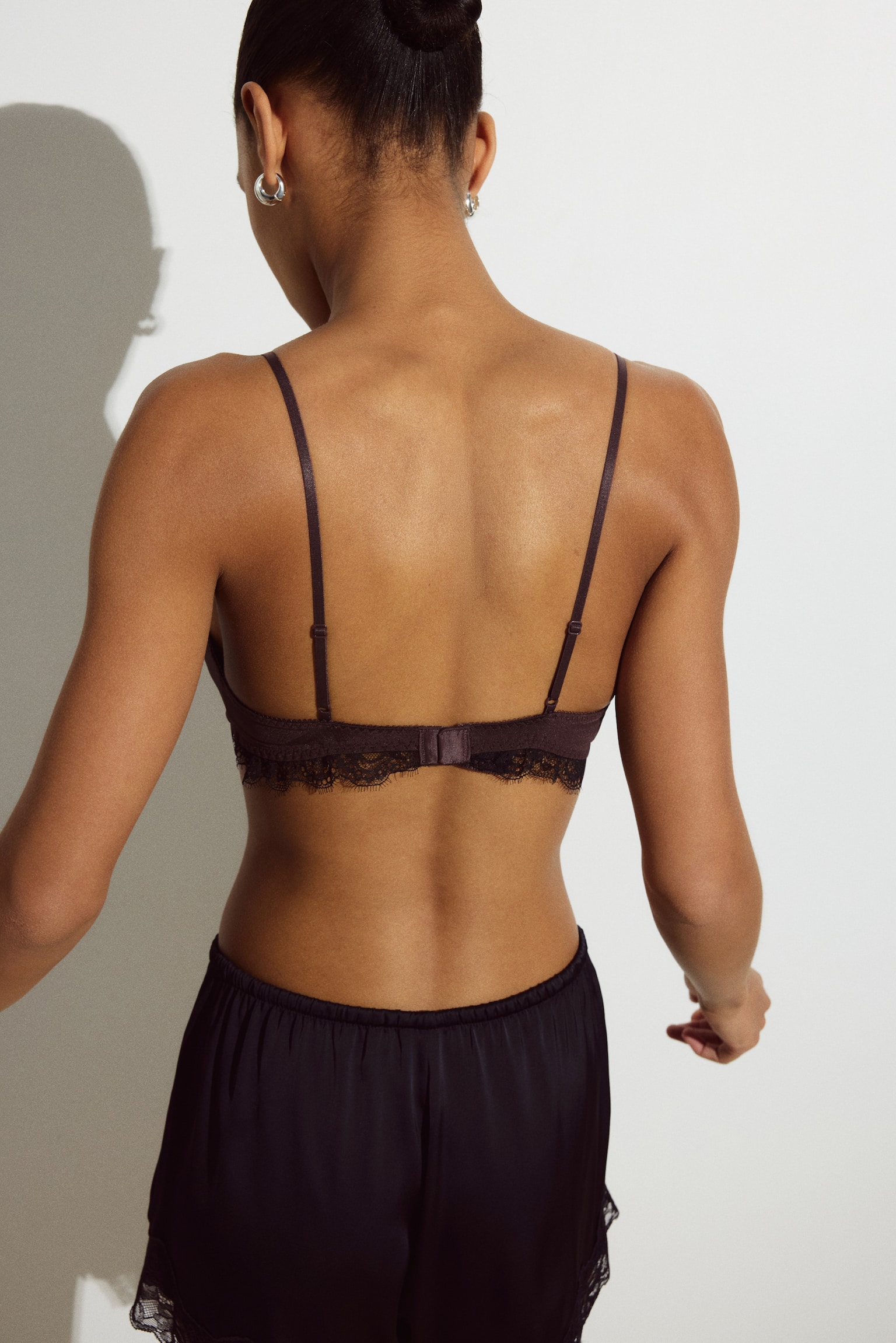 Бра Soft-Cup, уплотнённая чашка, кружево, микрофибра — H&M, цвет: Тёмный коричневый / Чёрный — фото 5