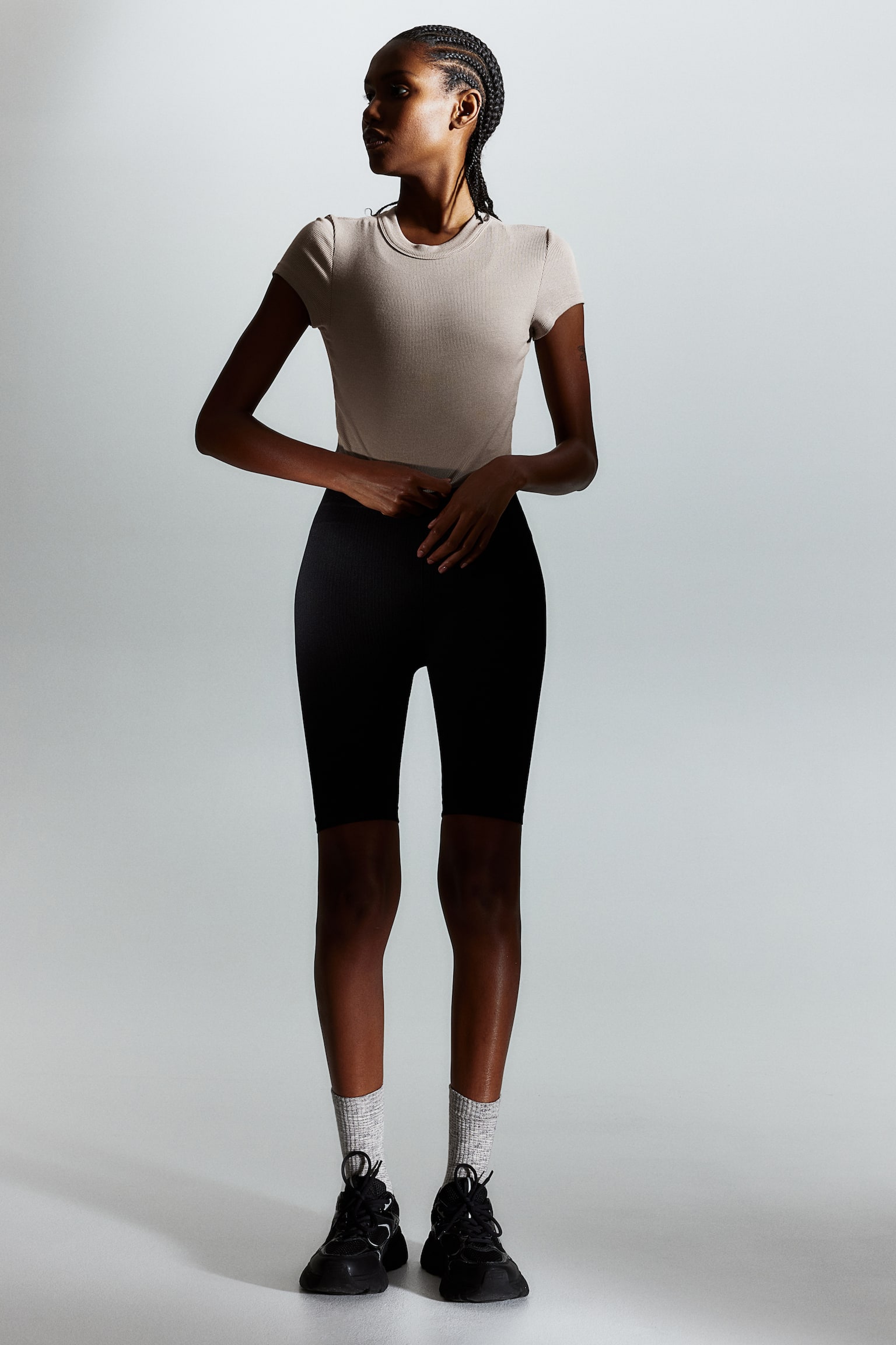 Cropped sports top in DryMove™ - Light beige/Light grey marl/Dark grey/Black - 5