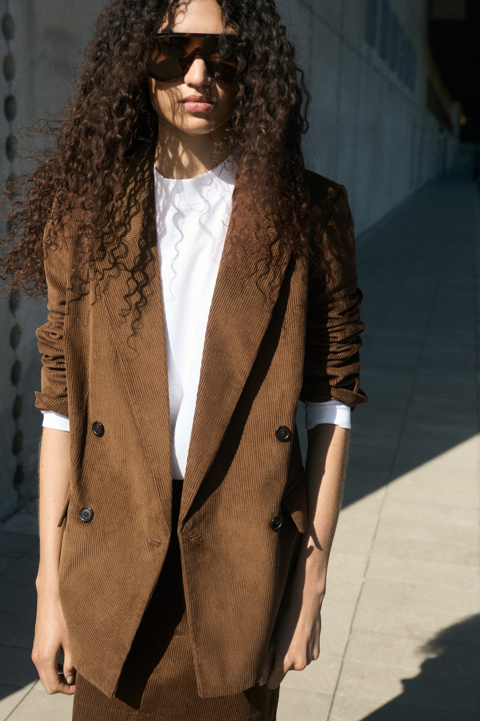 Женский пиджак H&M Double-Breasted Corduroy Blazer, цвет: Тёмный хаки зелёный — фото 3