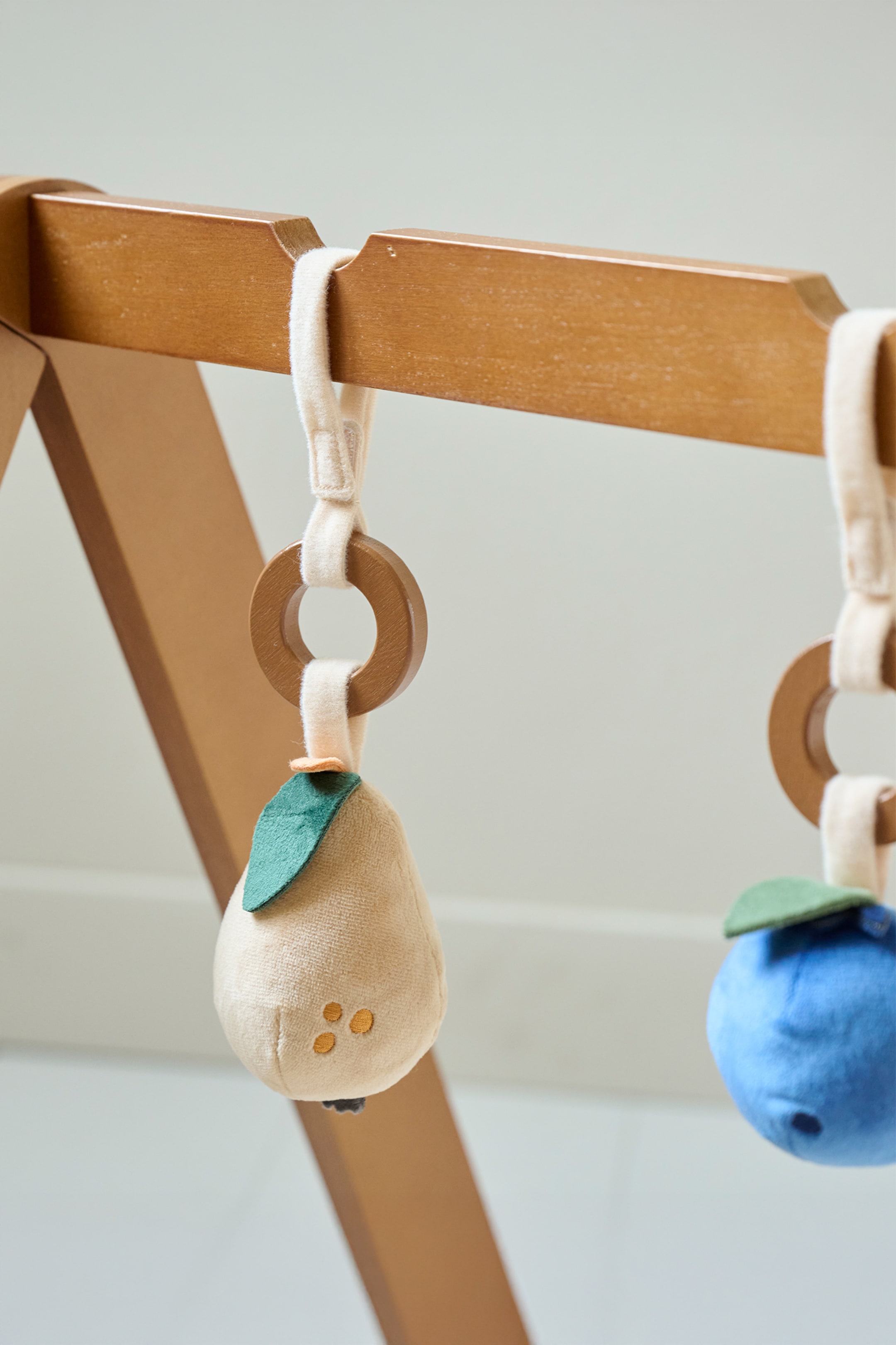 Grotere afbeelding bekijken: Baby Play Gym - Fruit - Walnut - Petite Amélie - HOME | H&M BE 4
