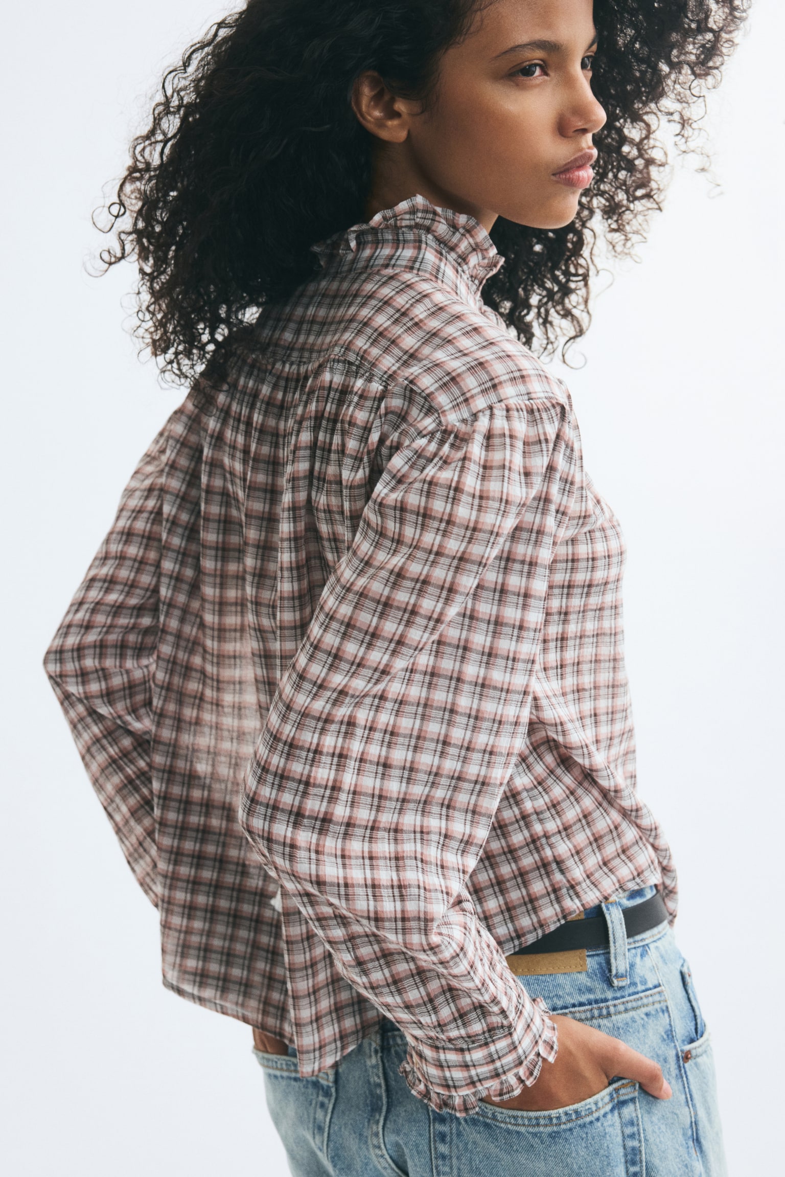 Женская блузка H&M Ruffle-Trimmed Blouse, цвет: Кремовый / Клетчатый — фото 6