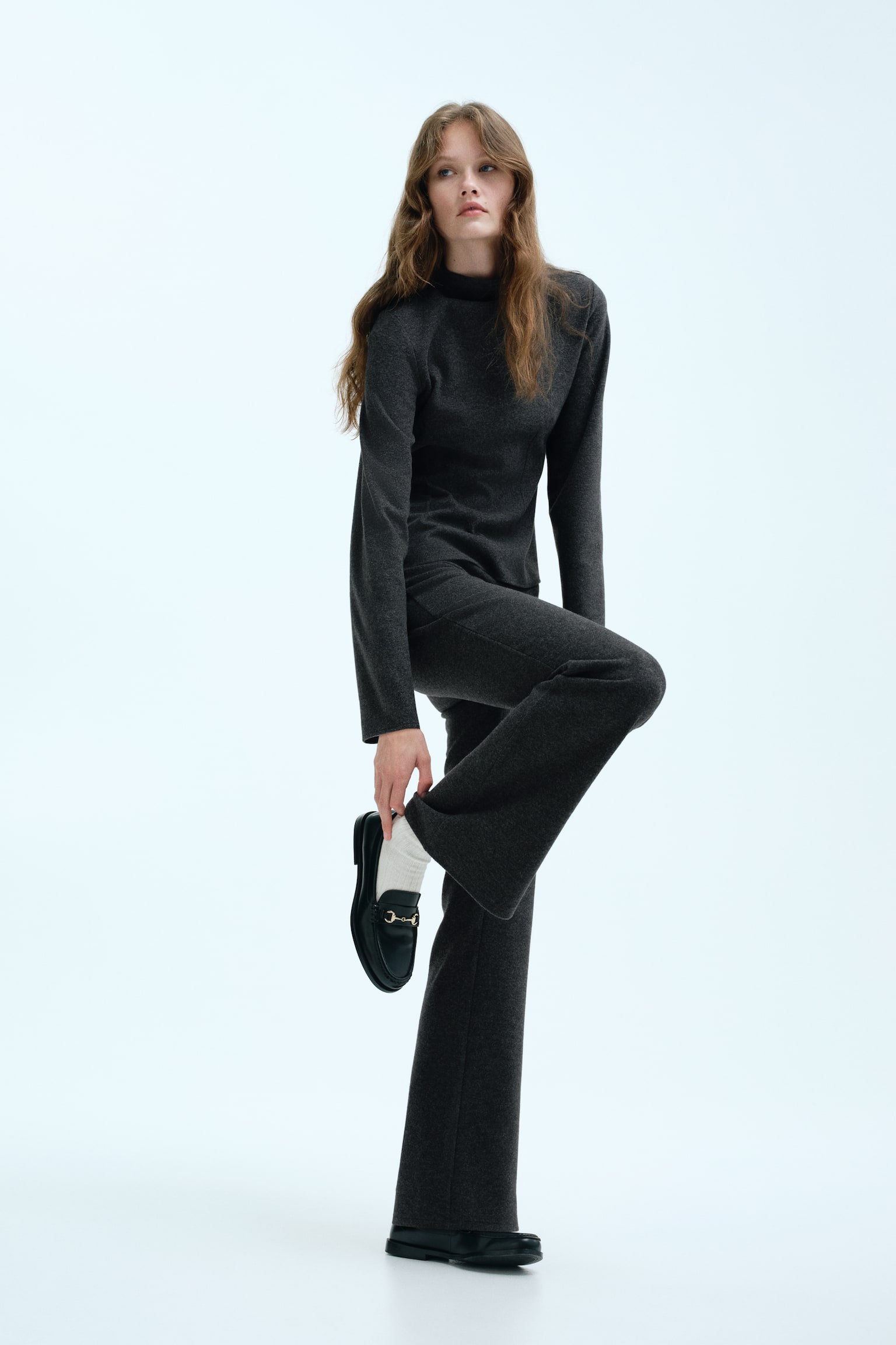 מכנסי סריג מתרחבים - אפור כהה/אדום שזיף - 4