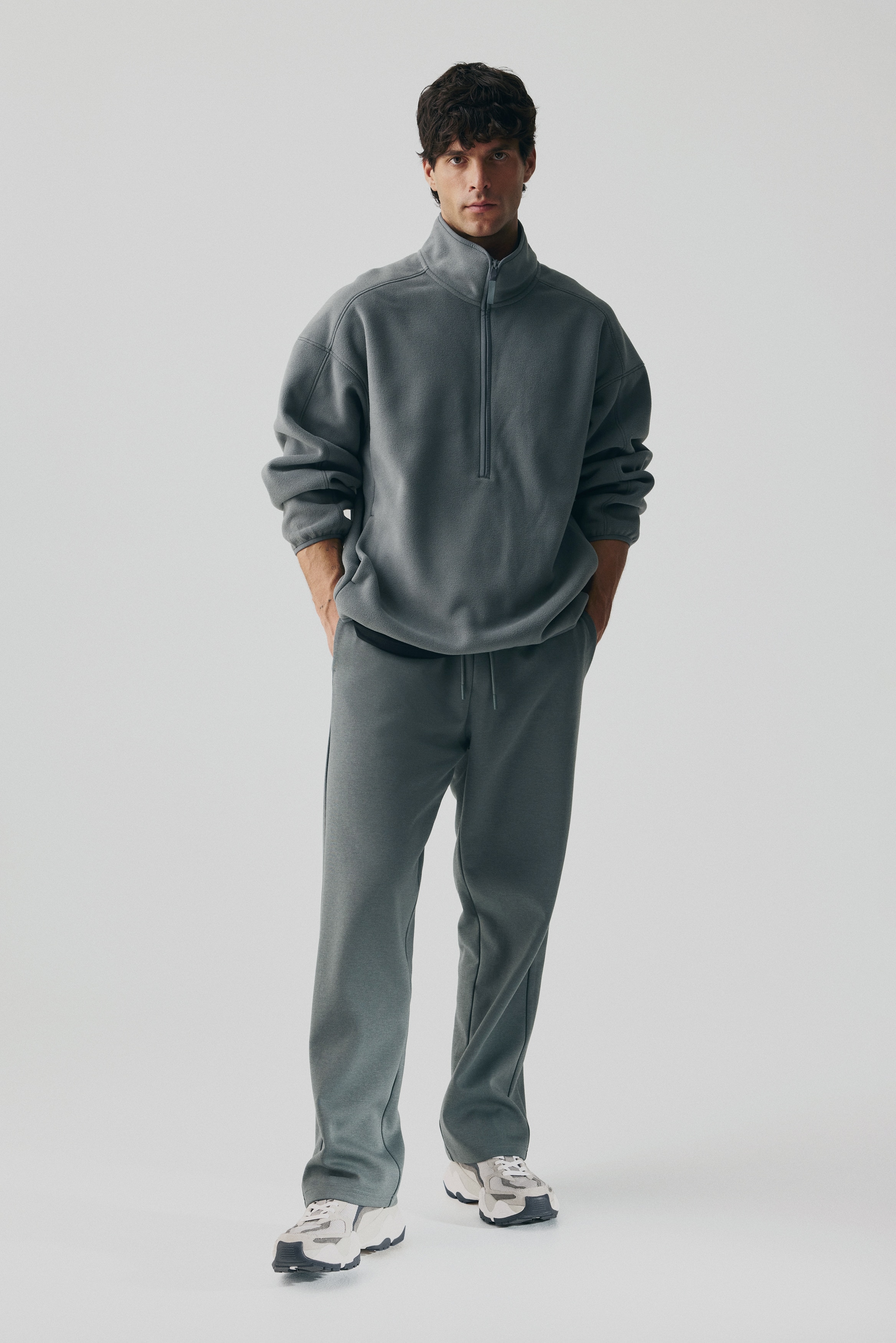 H&M Move - Men - Dusty green Regular Fit Sports joggers - Size: L