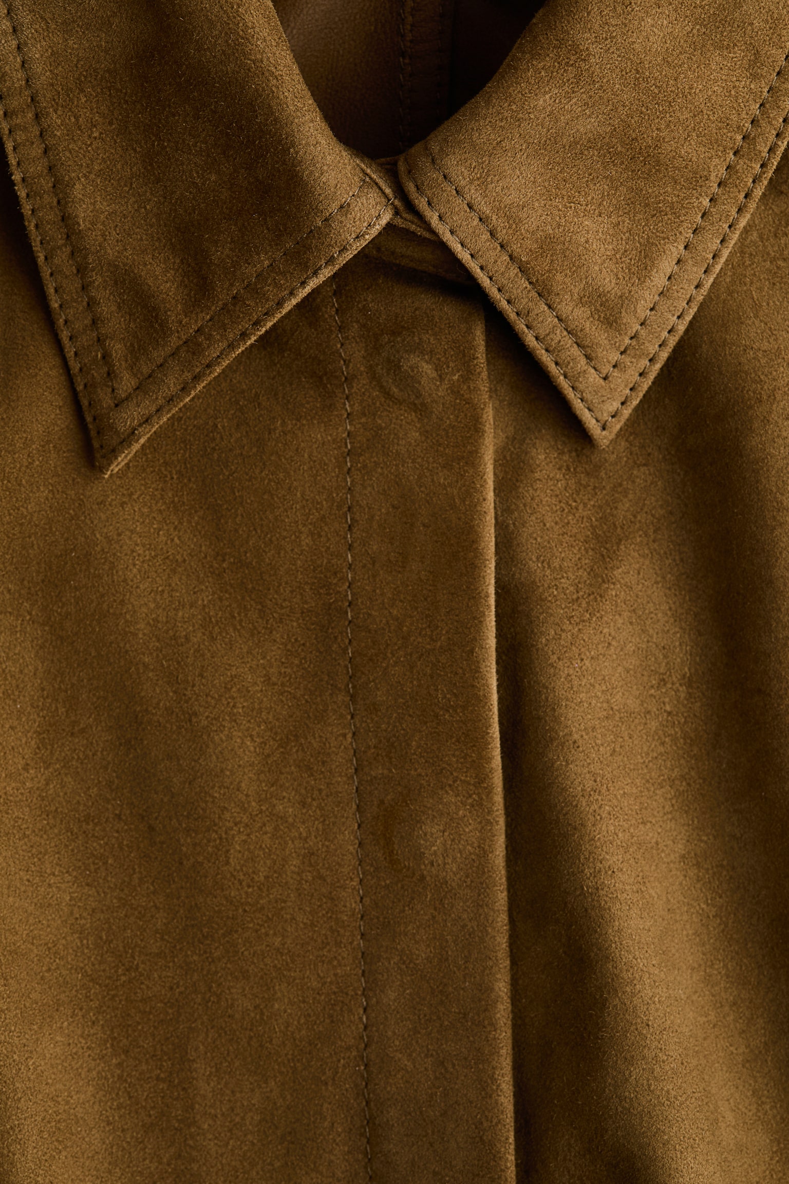 Женская рубашка H&M Oversized Suede, цвет: Хаки зелёный — фото 6