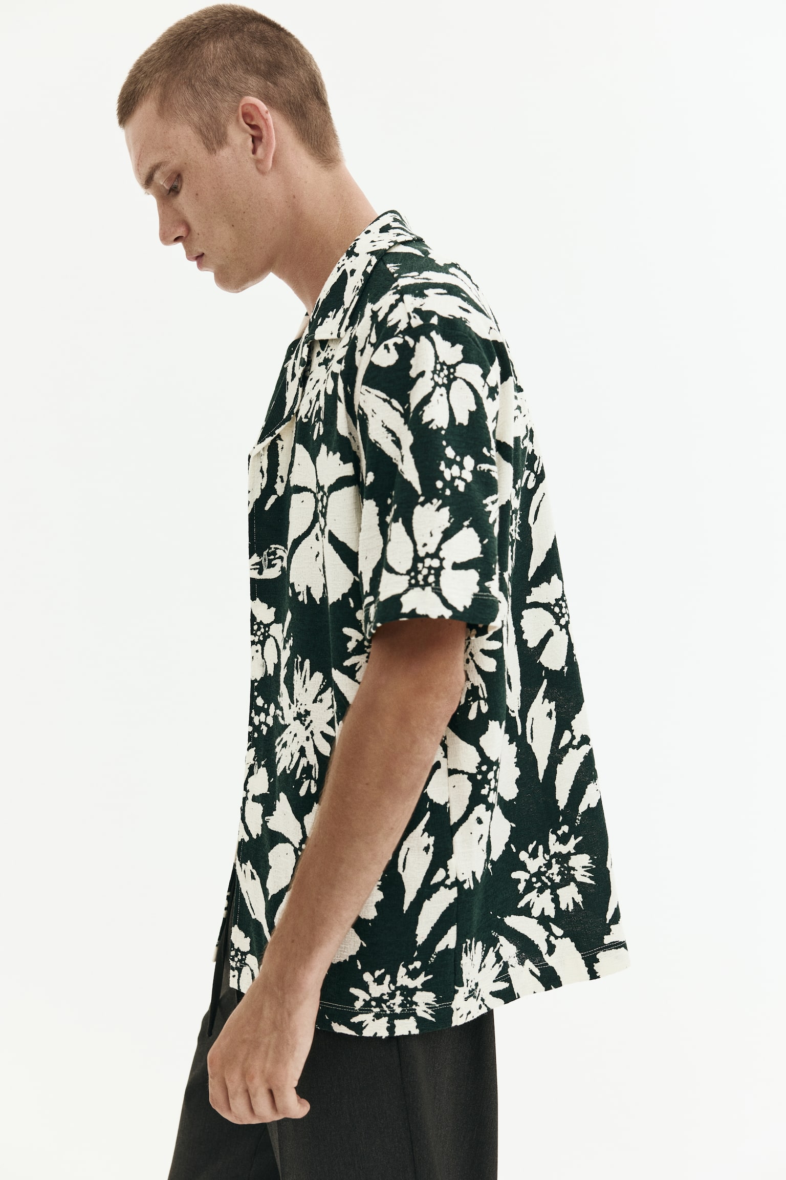 Camisa resort Regular Fit en tejido jacquard - Verde oscuro/Floreado/Blanco/Floreado - 6