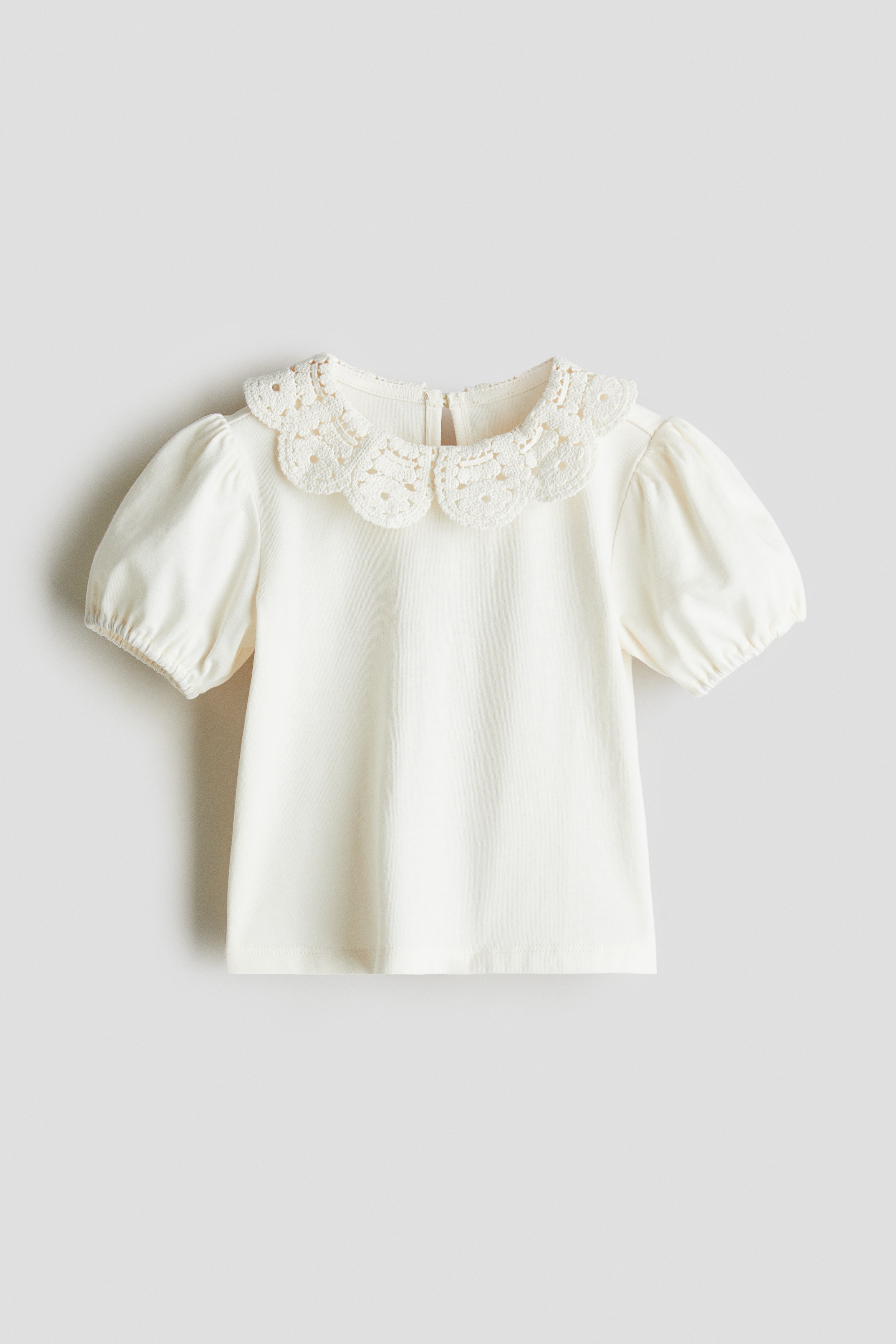 Top med krave med hæklet look - Hvid/Blå/Blomstret