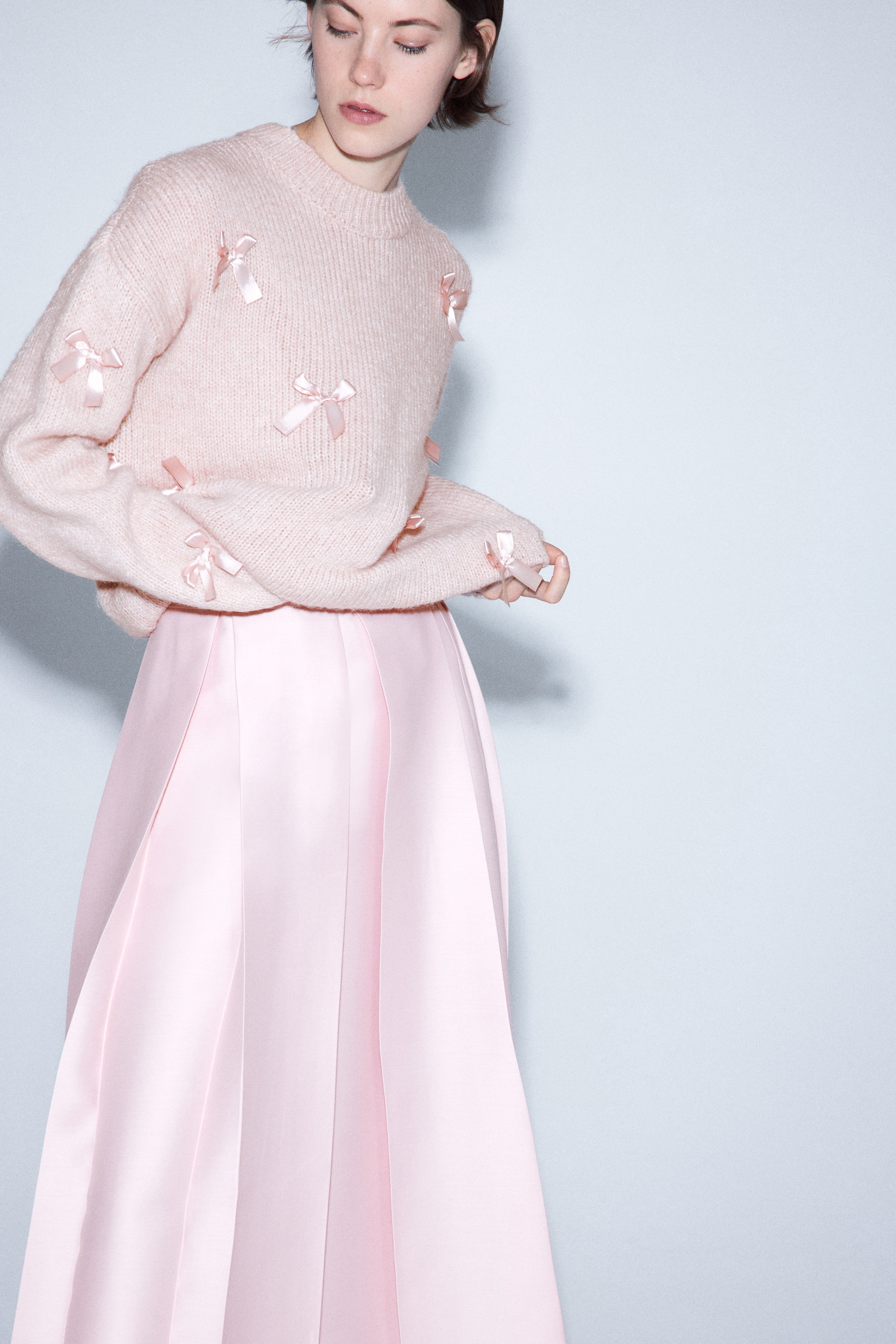 Πουλόβερ με απλικέ σε σχήμα φιόγκων - Ανοιχτό ροζ