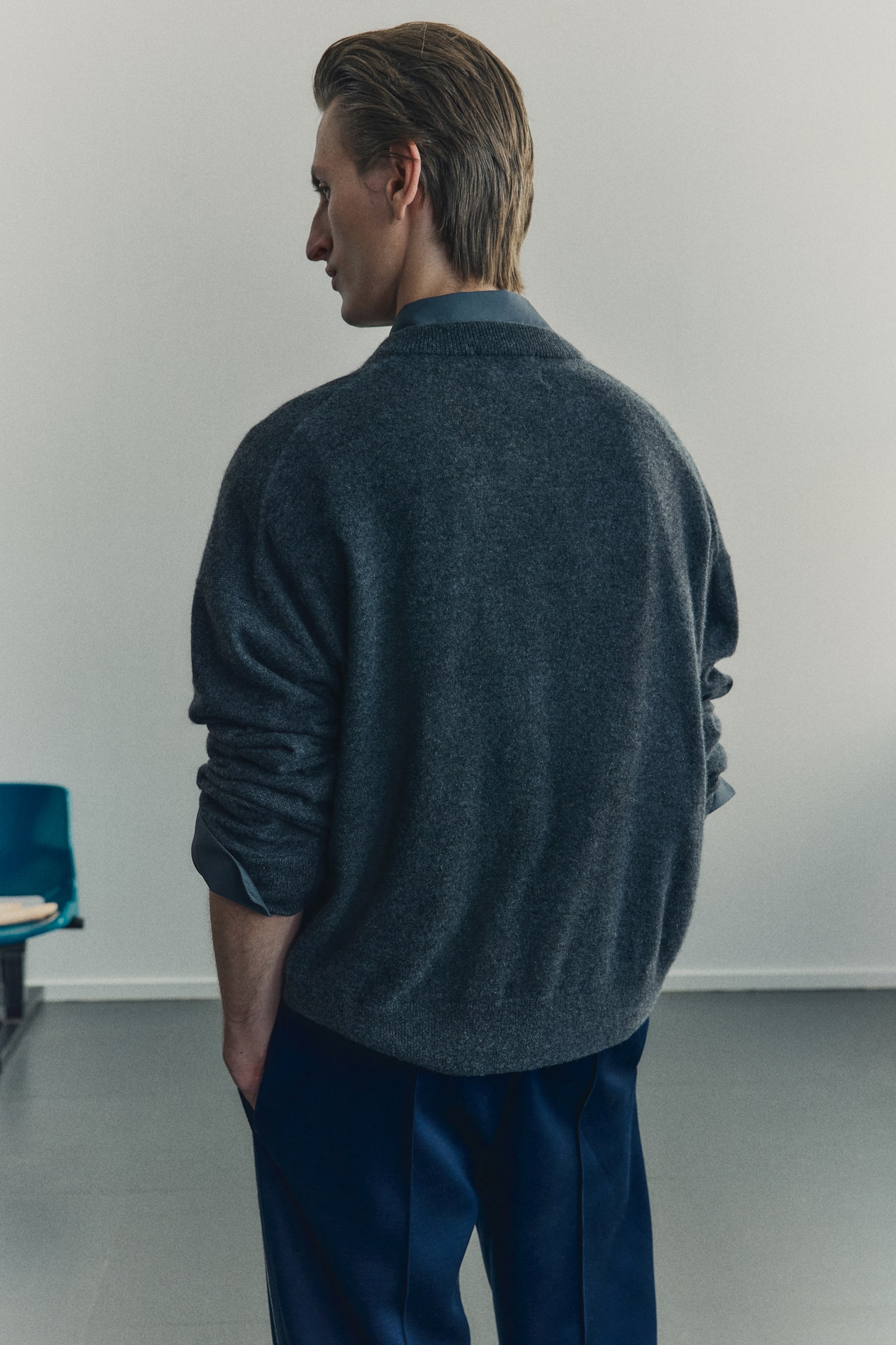 Kaszmirowy sweter Loose Fit - Ciemnoszary melanż/Beżowy - 7