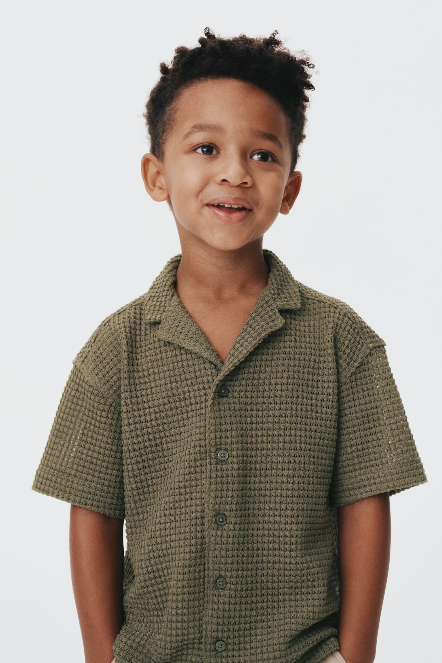 חולצת ריזורט מסריג עם טקסטורה - ירוק חאקי/לבן/כחול נייבי - 1