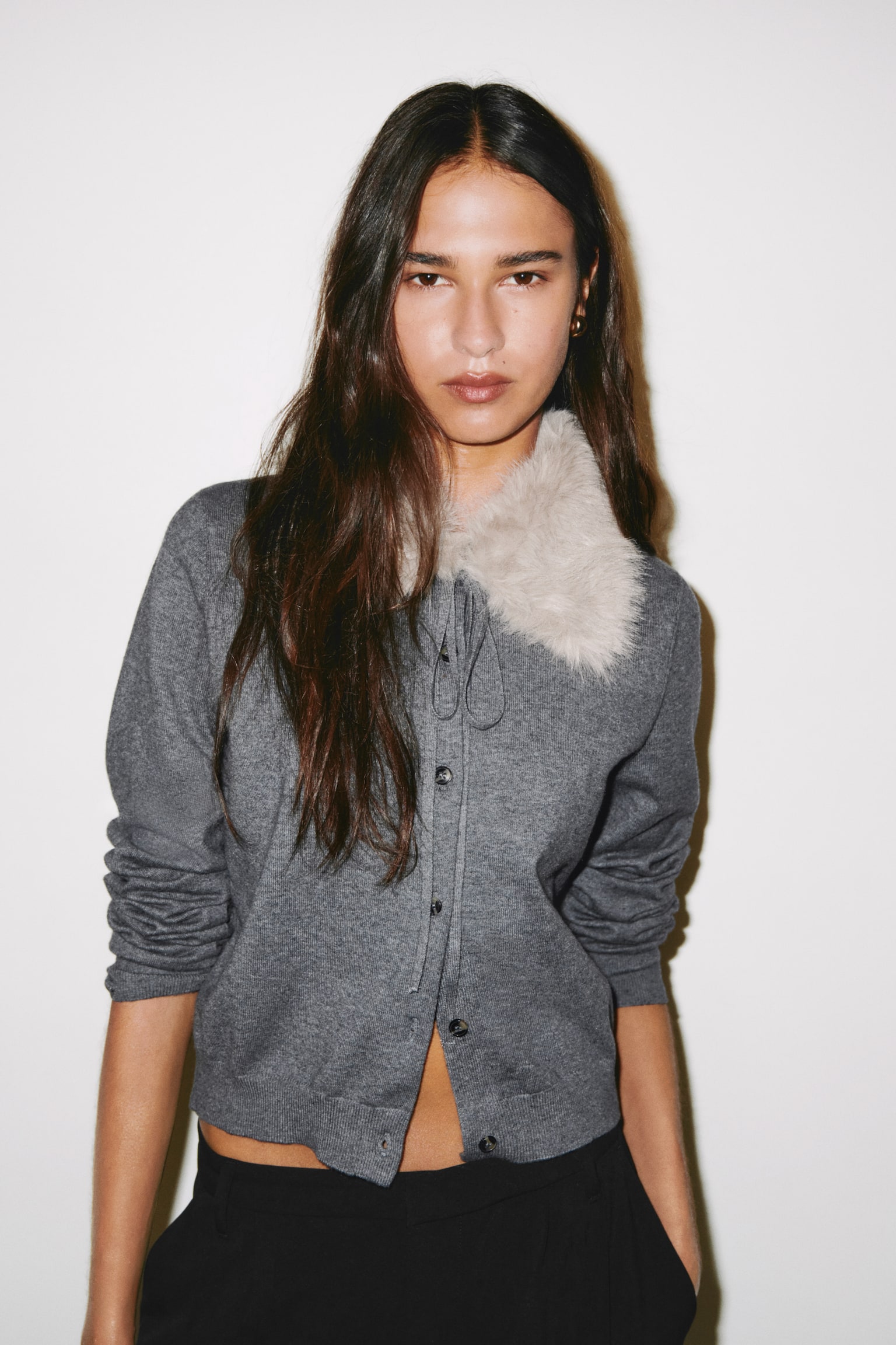 Женский кардиган H&M Cardigan with Collar, цвет: Тёмный серый — фото 2