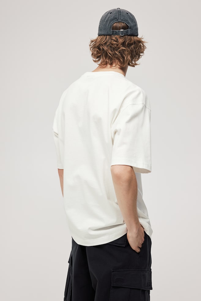 Puuvillainen T-paita Oversized Fit - Valkoinen/Musta/Luonnonvalkoinen/Ruskea/dc - 3
