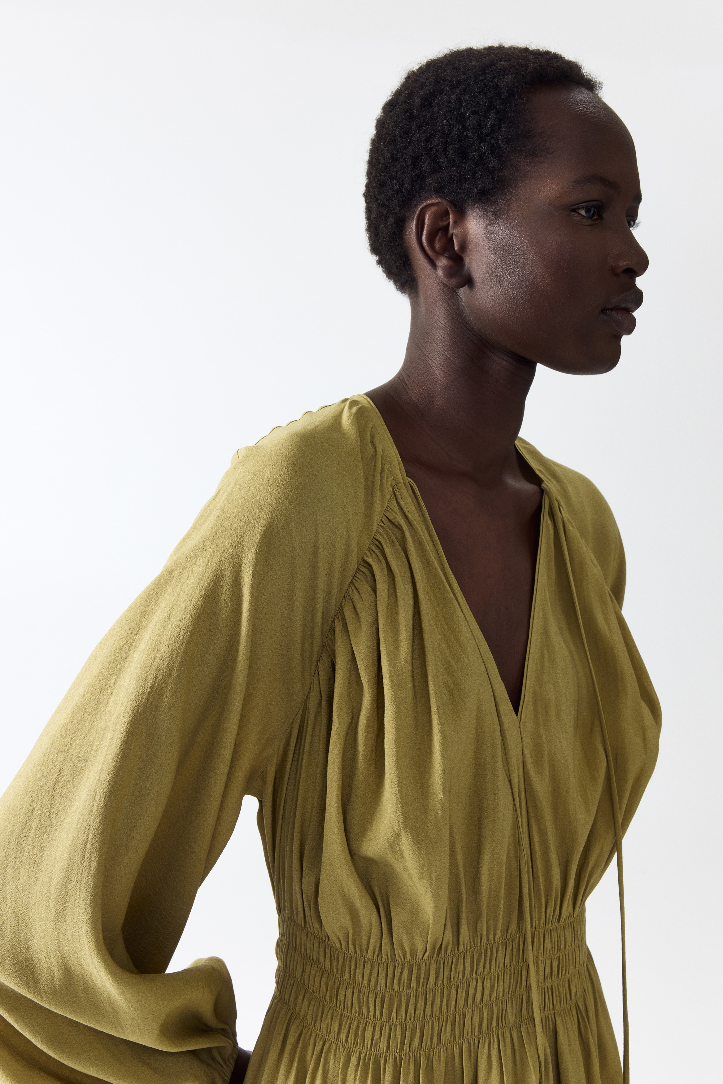 Green Dresses | Velvet & Floral | Wedding Guest | H&M IN