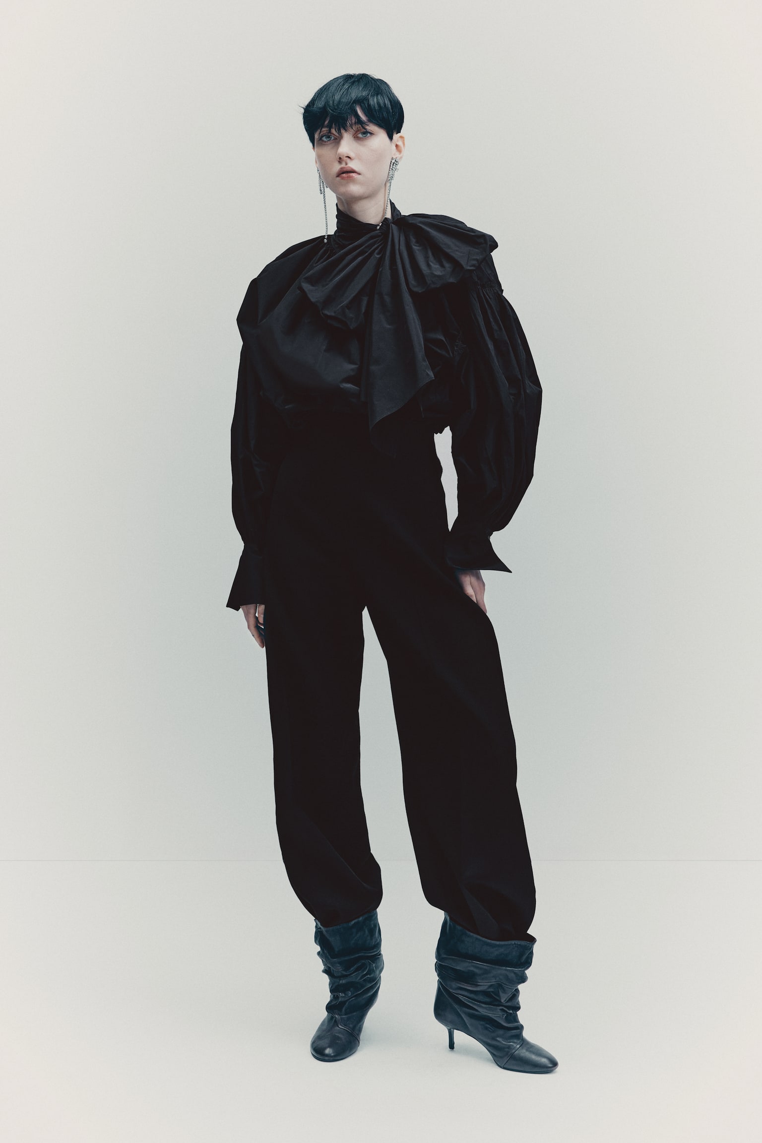 Blúzka s ozdobnou mašľou - Čierna - 4