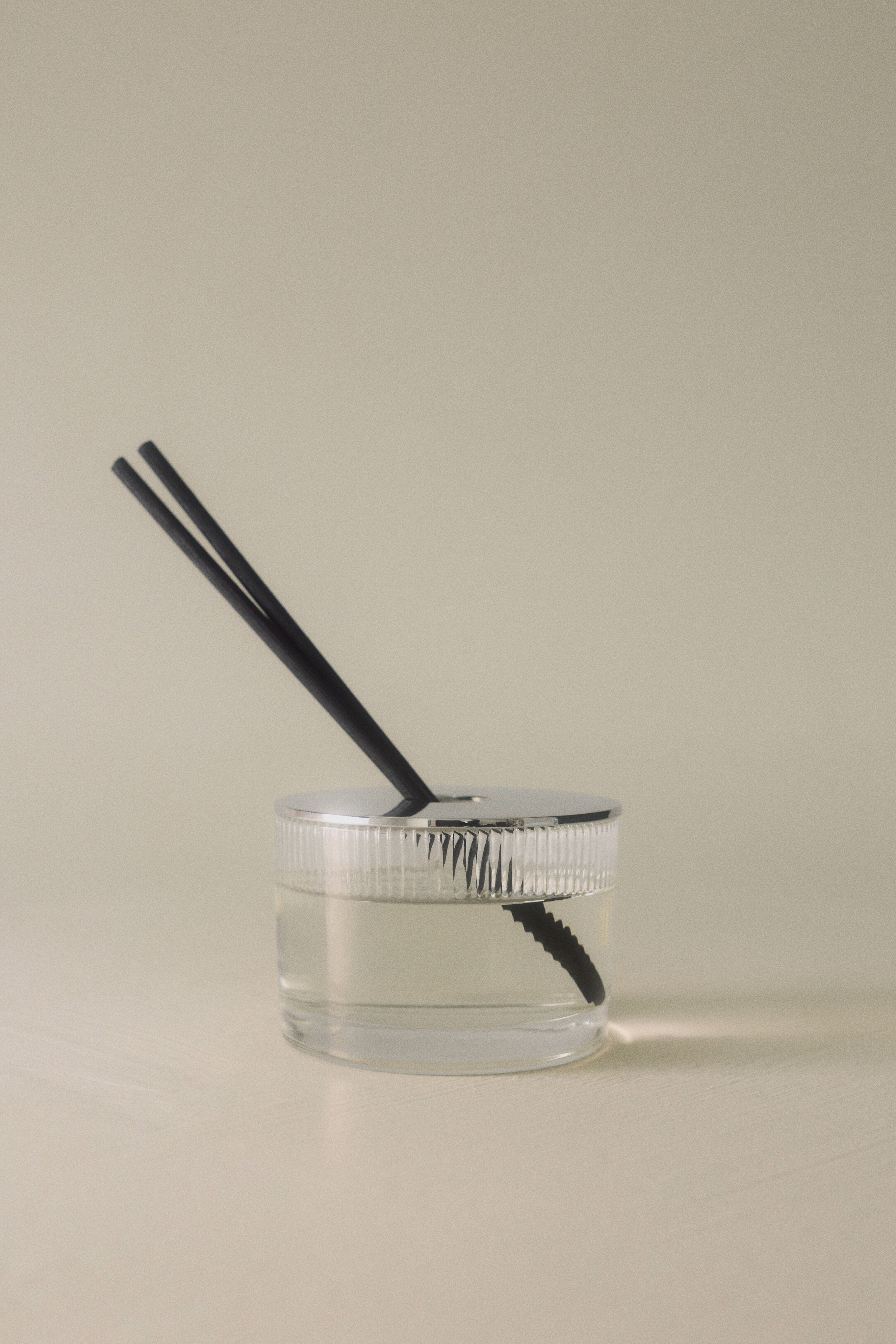 Diffuseur à bâtonnets en verre rainuré