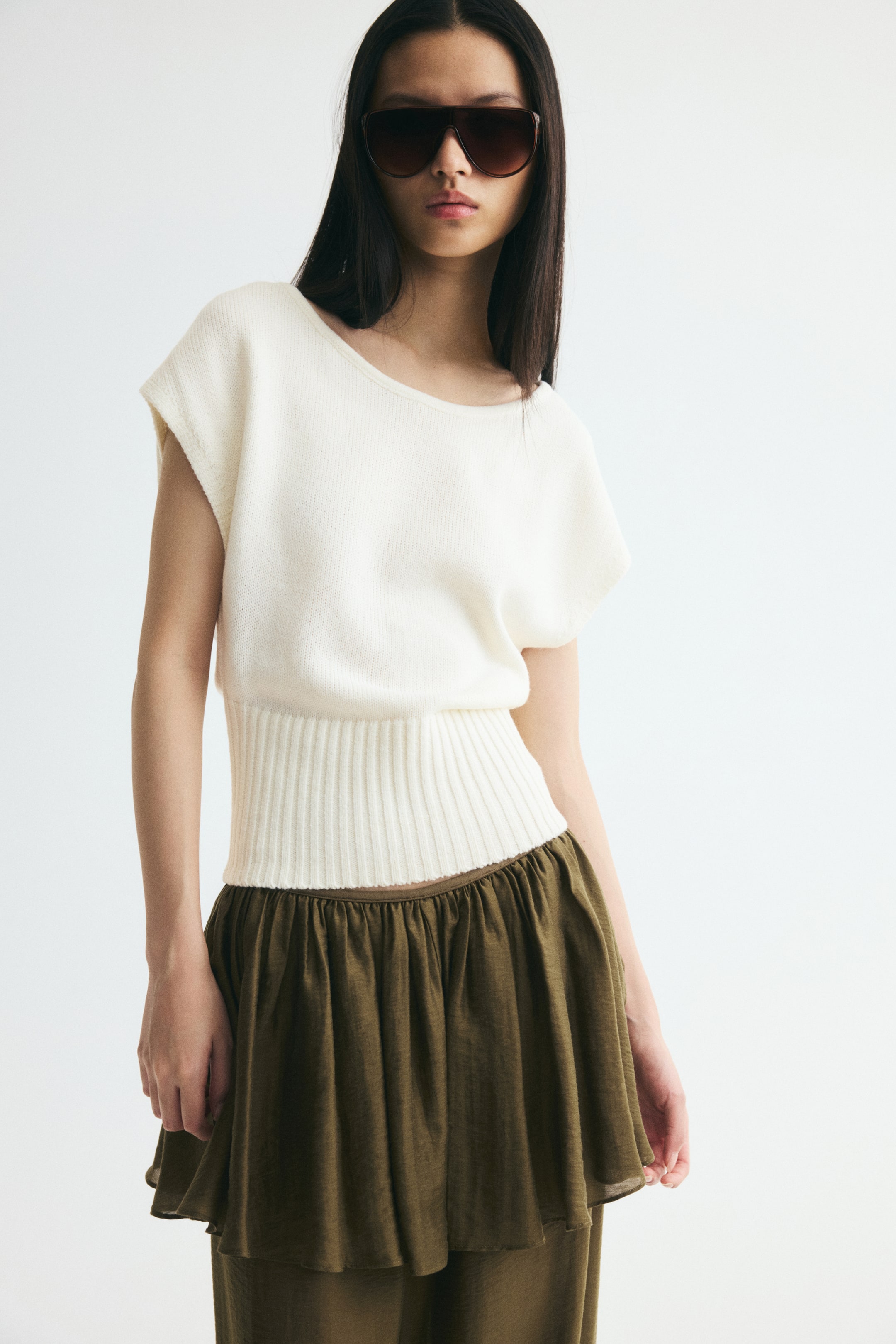 Büyük resmi görüntüle: Knitted off-the-shoulder top - Krem - KADIN | H&M TR 1