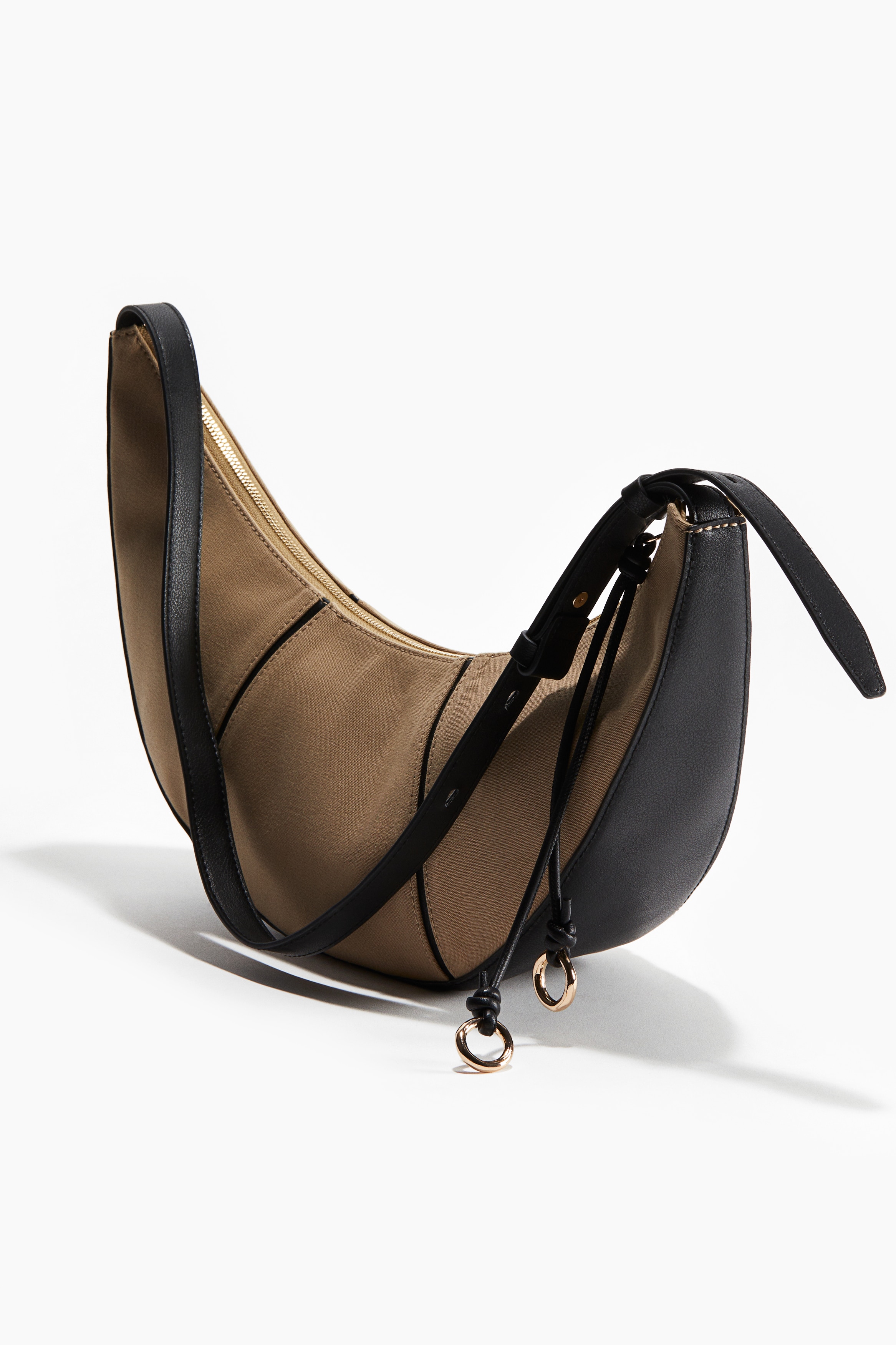 Curved shoulder bag