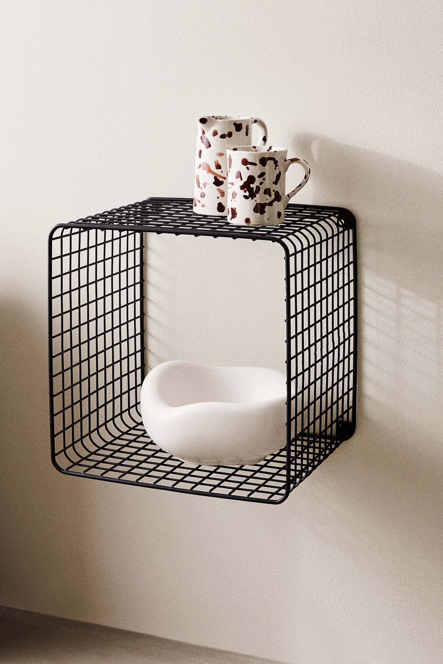 Metal wire wall shelf - Black/Silver-coloured - 2