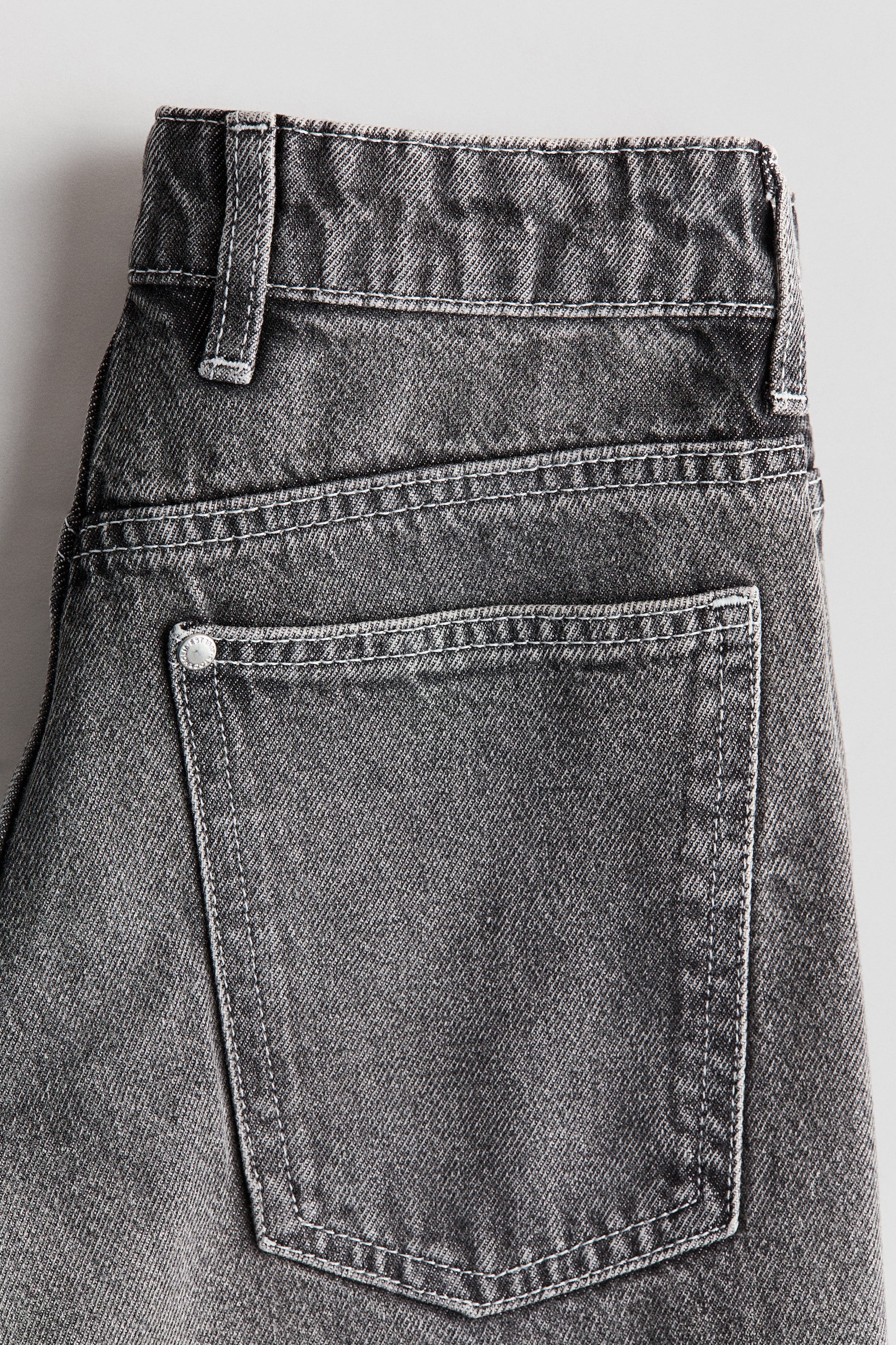 Loose-Fit Jeans