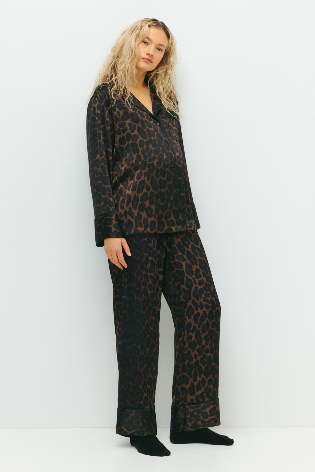 MAMA Pyjama Before & After en satin - Noir/imprimé léopard - FEMME | H&M FR