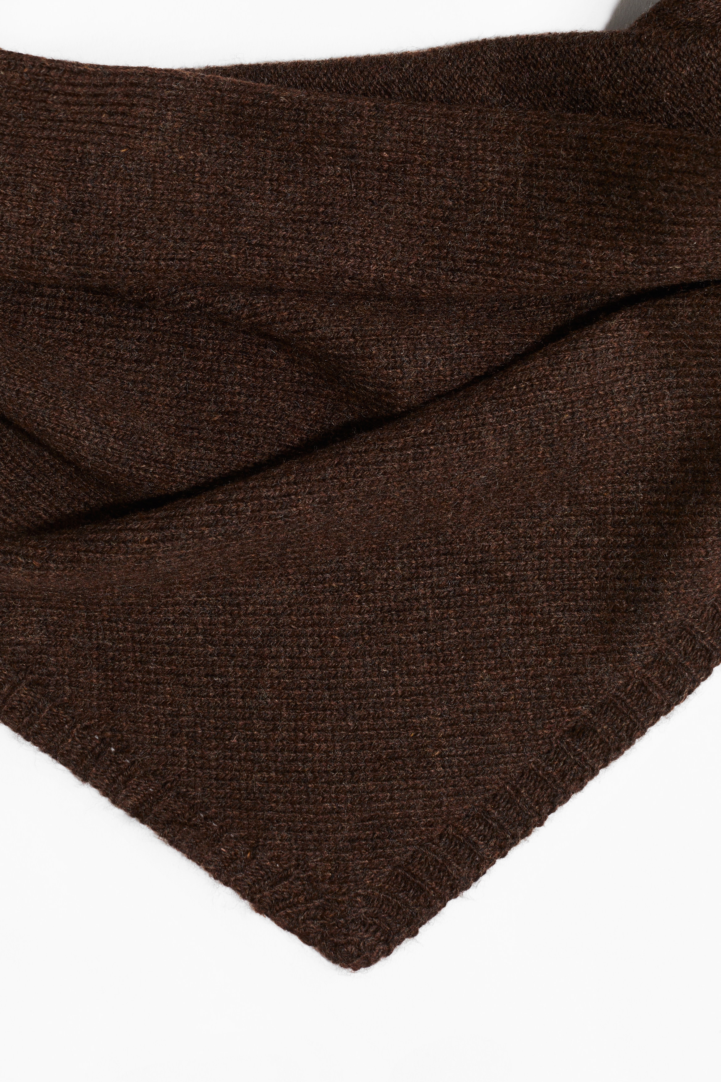 Fine-knit scarf