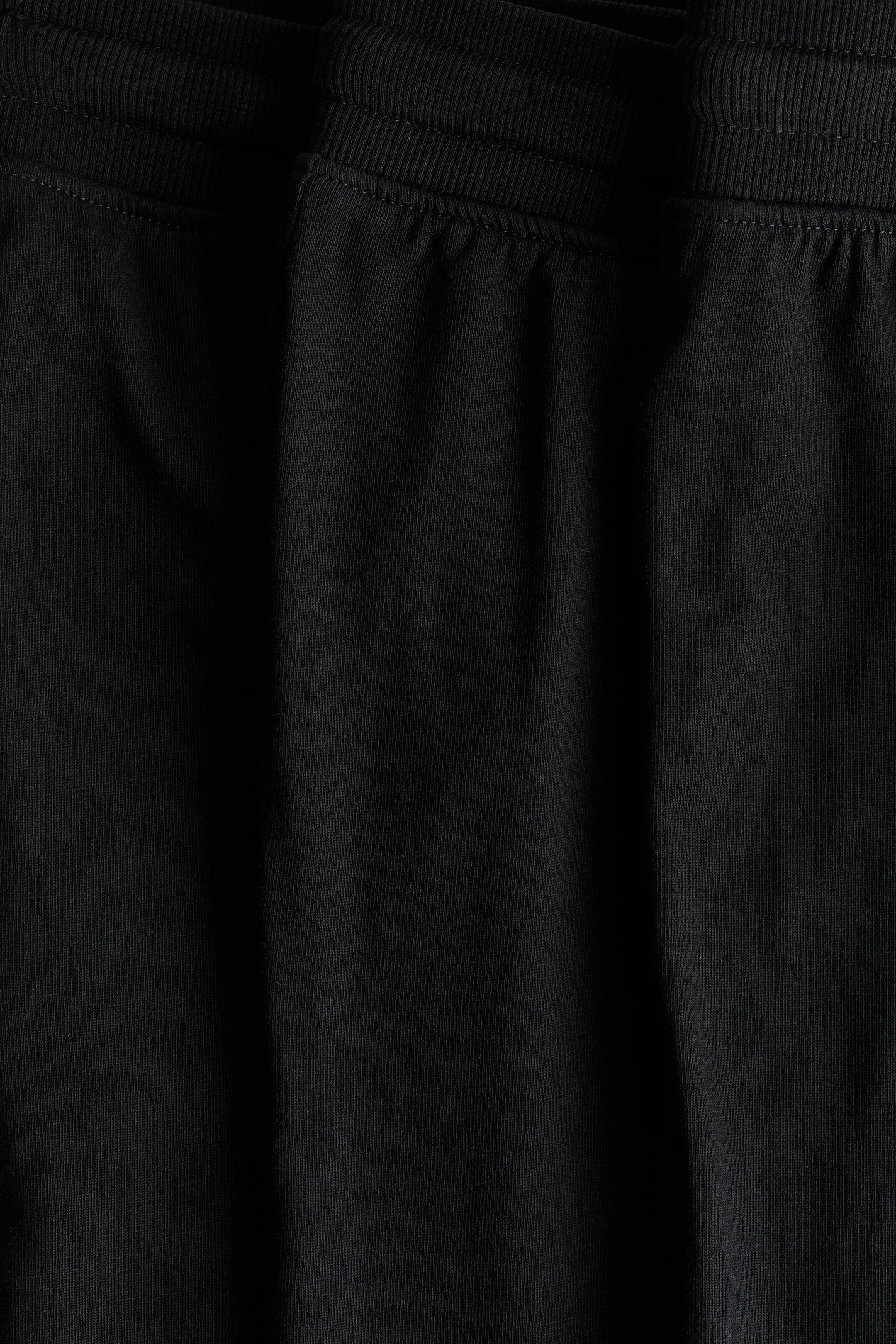 Näytä suurempi kuva: 3 kpl puuvillatrikoisia joggerseja - Musta - Kids | H&M FI 2