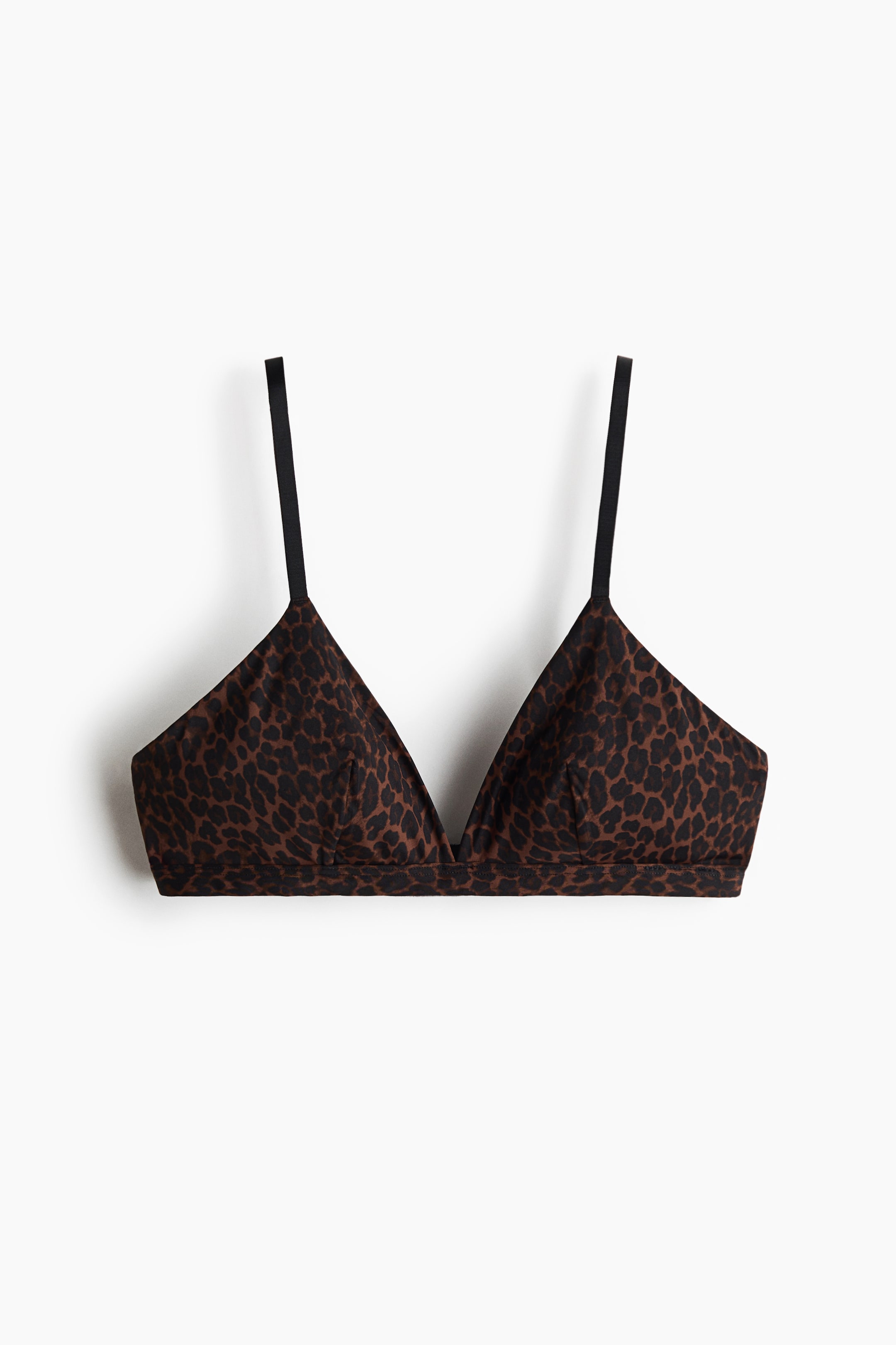 Voir une image plus grande: Un bralette triangle à imprimé léopard brun et noir présente des bonnets triangulaires, de fines bretelles noires et une bande inférieure noire, avec son devant orienté vers l'avant.