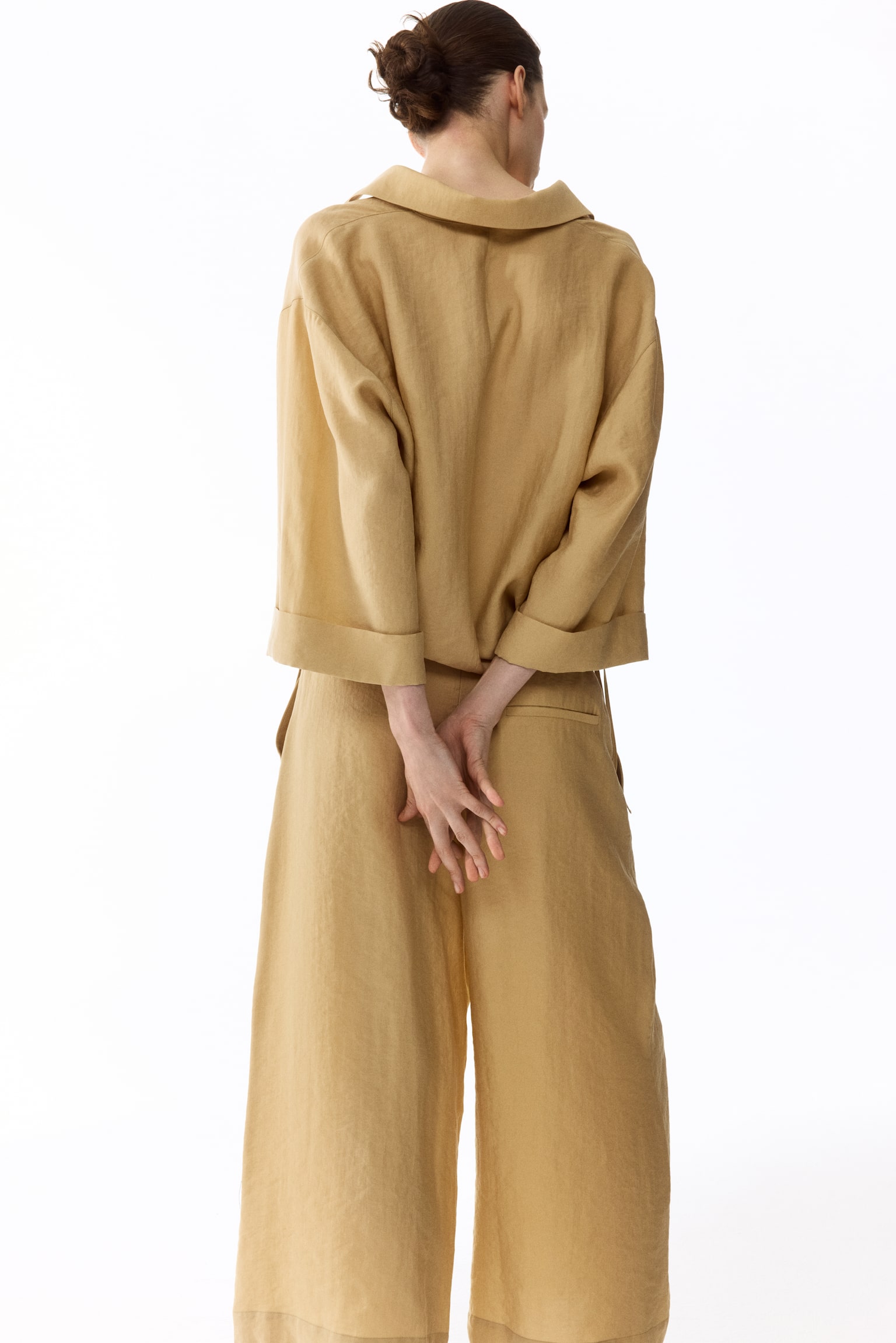 Женская блузка H&M Oversized Lyocell-blend Blouse, цвет: Светлый бежевый — фото 6