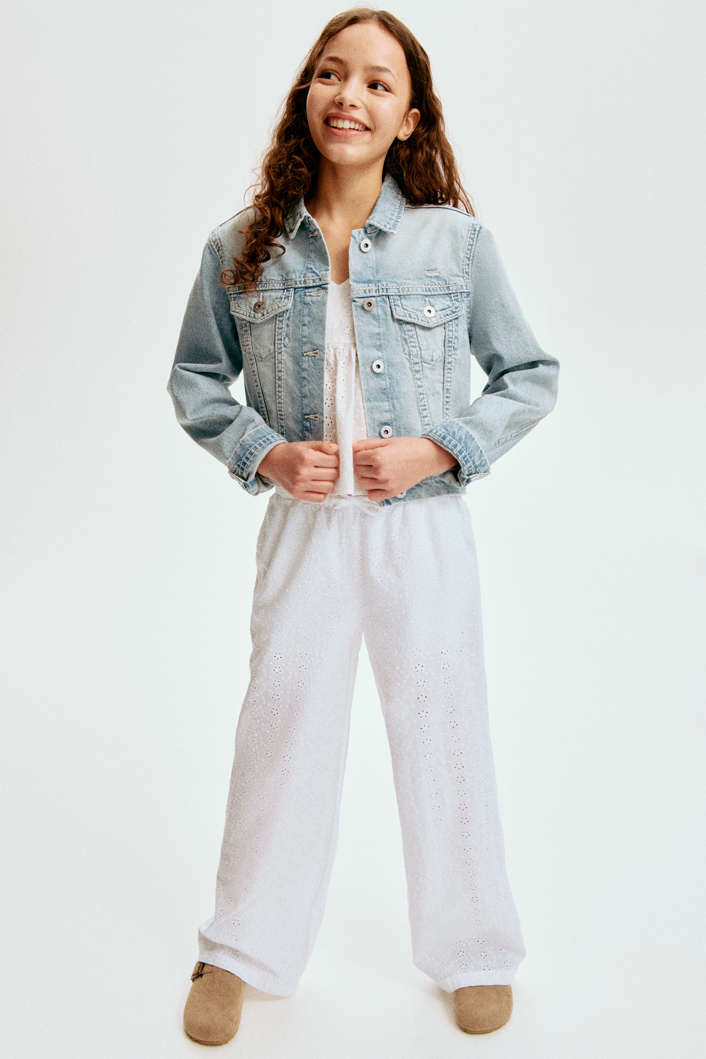 Hose mit Broderie Anglaise - Weiss/Hellrosa