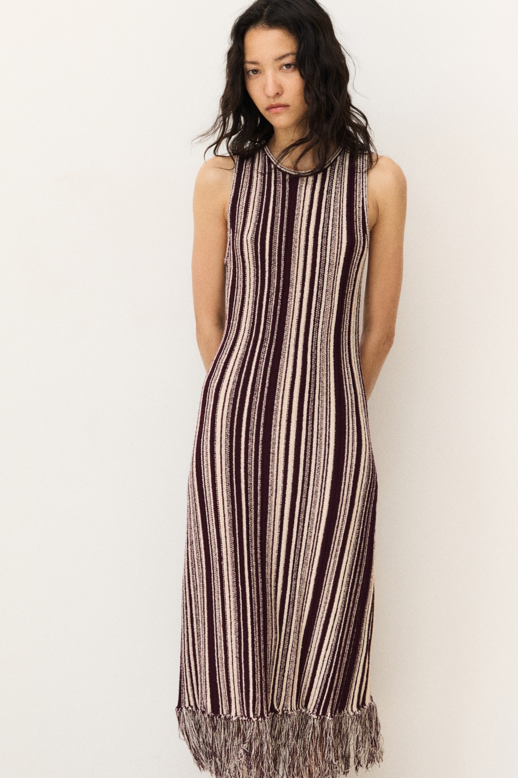 Женские платья H&M Fringe-Trimmed Knit Dress — фото 3