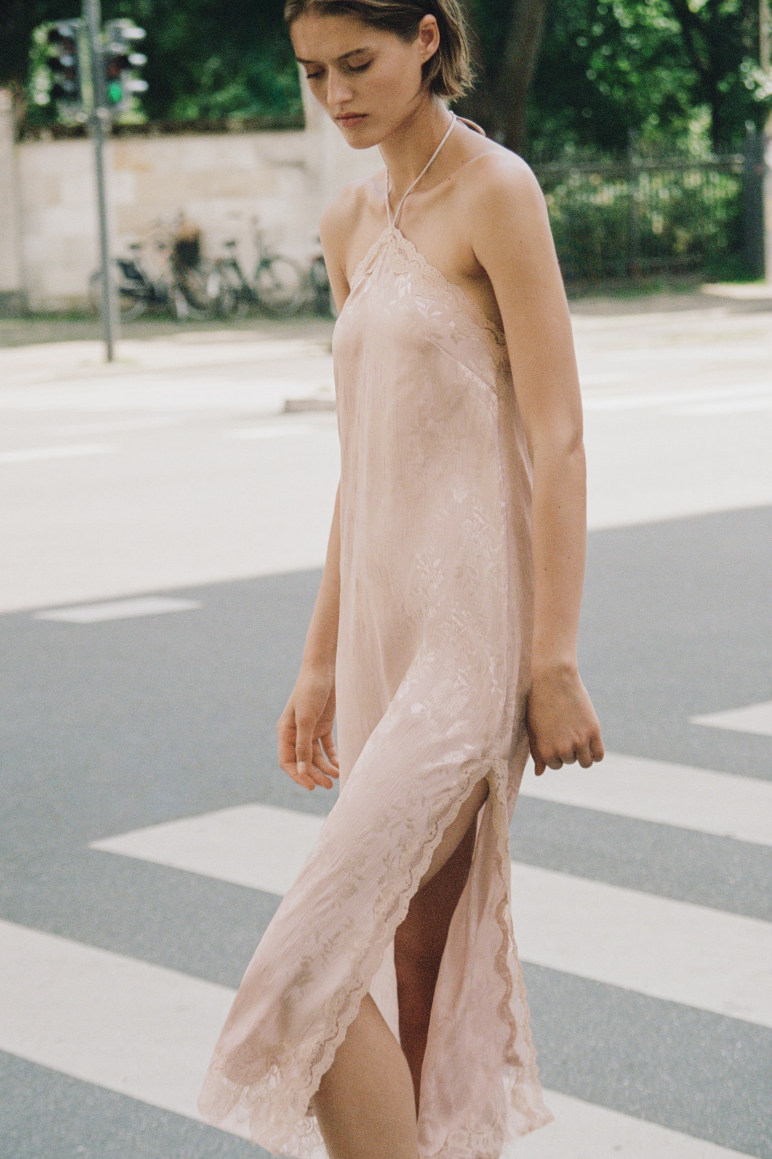 Lace-trimmed brocade dress - Powder pink - 1