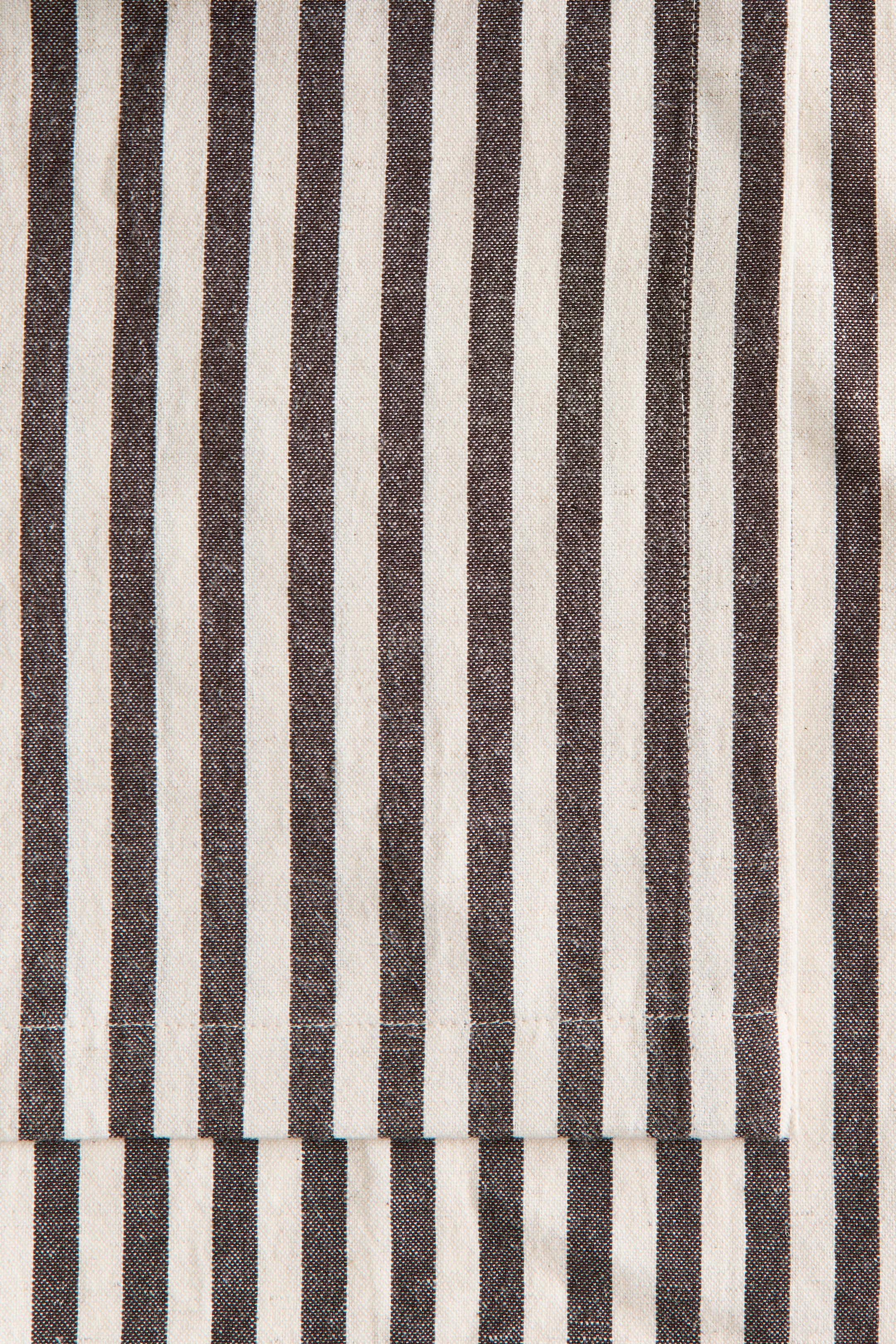 Grotere afbeelding bekijken: Tafelkleed van linnenmix - Donkerbruin/gestreept - HOME | H&M BE 4