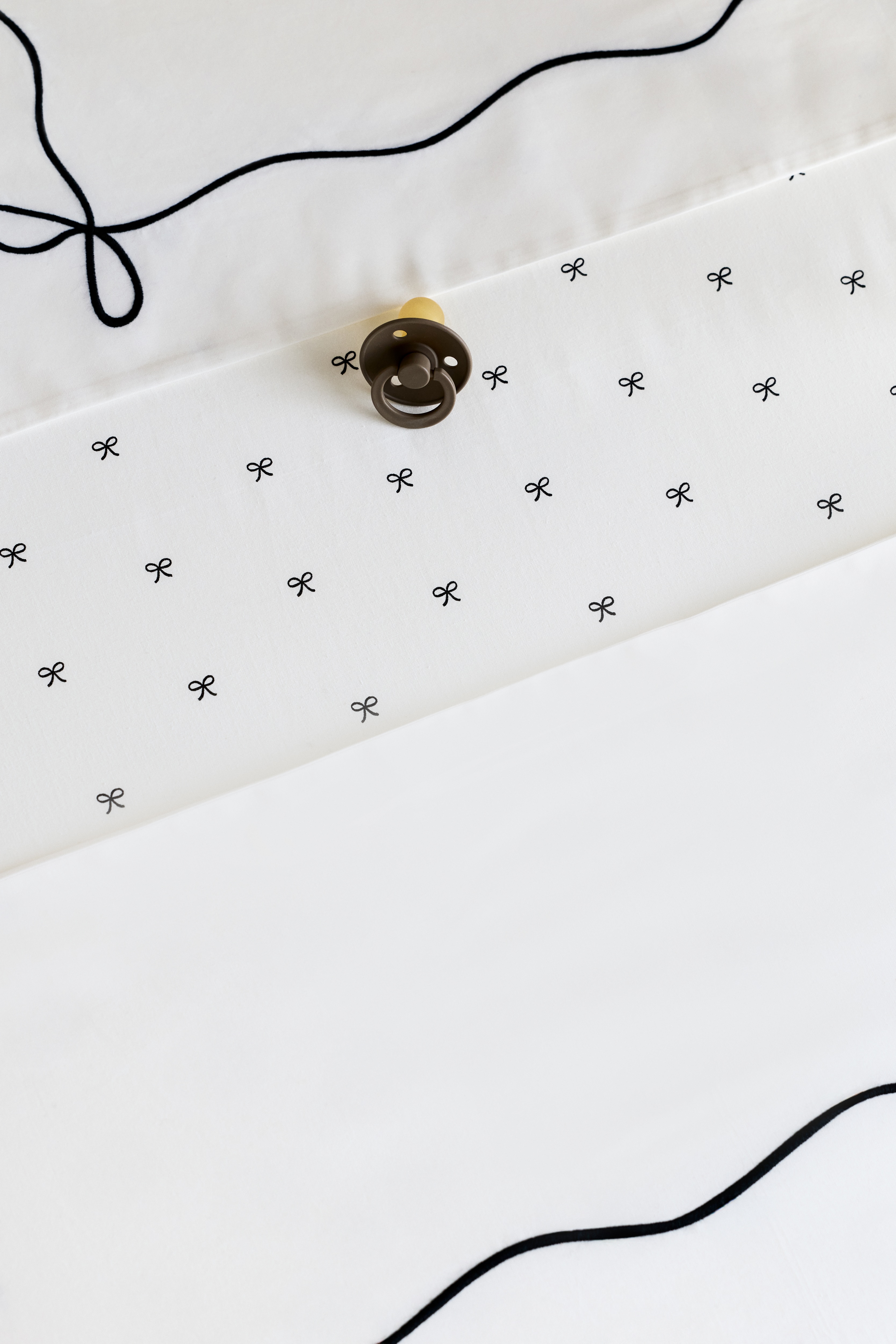 Cot fitted sheet - Black/Bows/Beige/Floral/Natural white/Teddy bears/White/Puppies