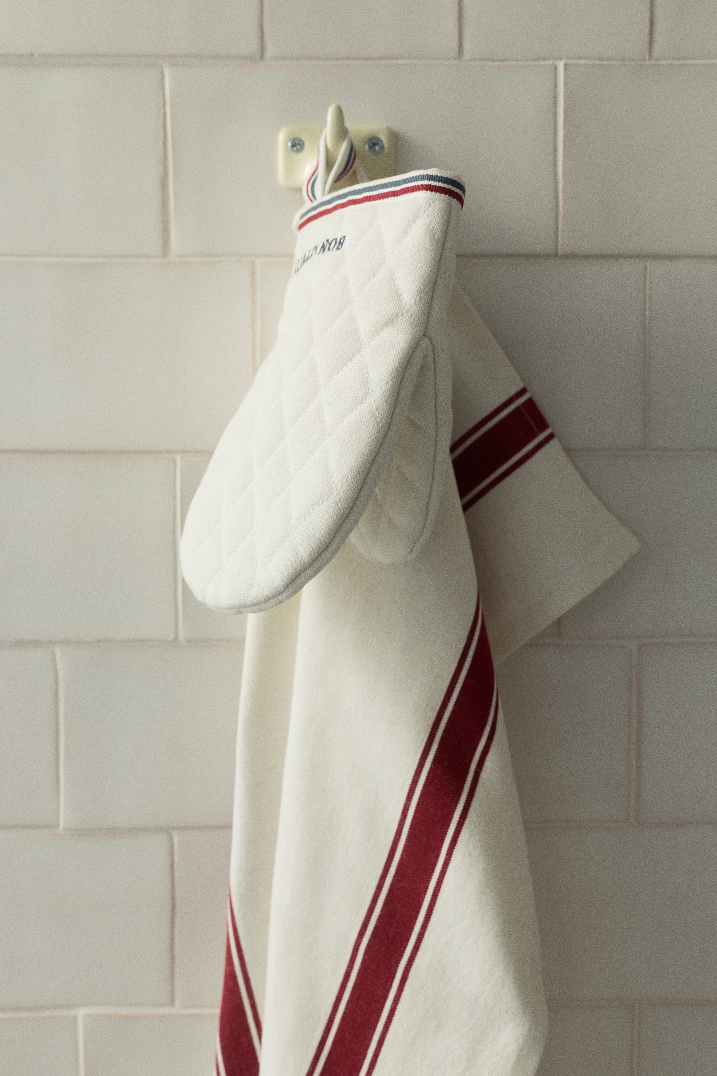 Quilted oven glove - Cream/Bon Appétit