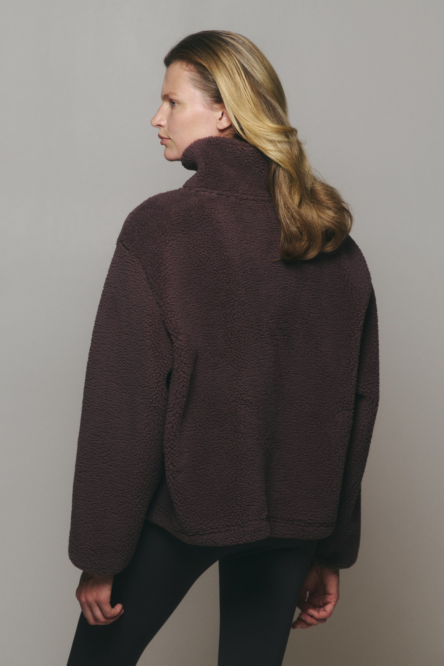 Женская куртка H&M Move Teddy Fleece Half-Zip with ThermoMove™, цвет: Фиолетовый серо-коричневый — фото 5