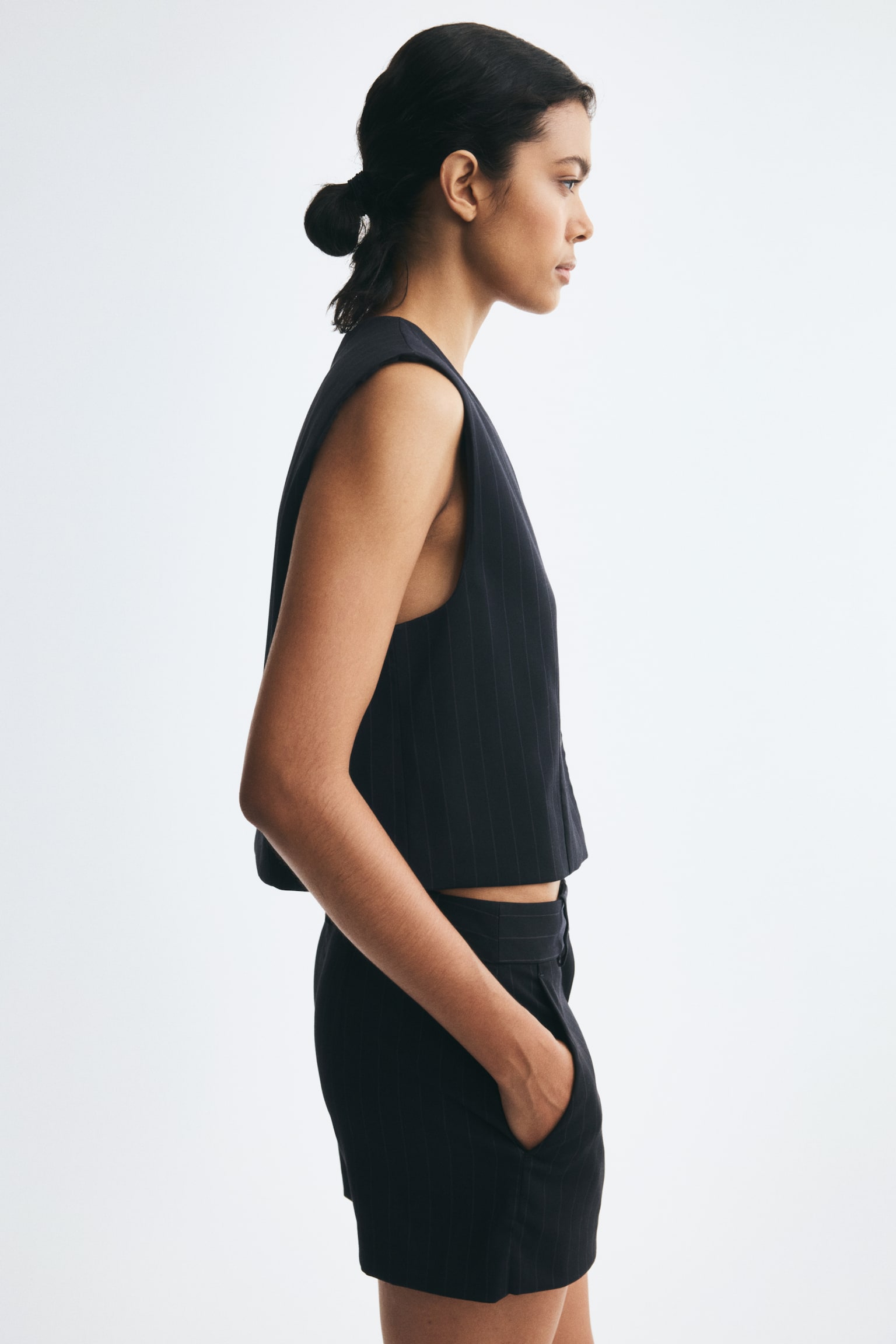 Женский жилет H&M Cropped Twill Vest, цвет: Тёмно-синий — фото 4