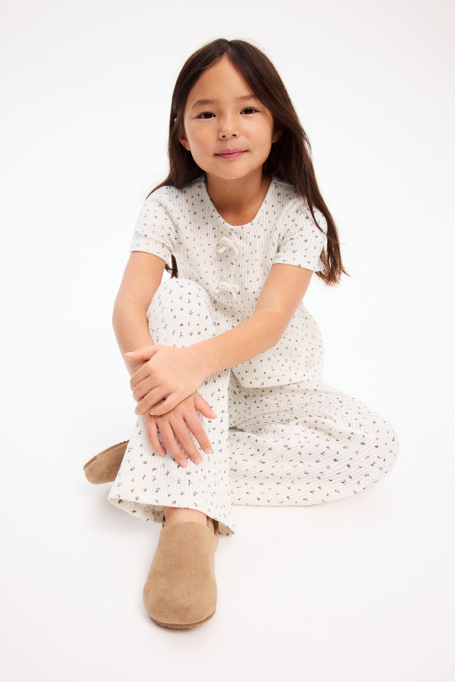 Dvodelni komplet od reljefnog žerseja - Krem/cvetni dezen/Crna/tufnice - 4