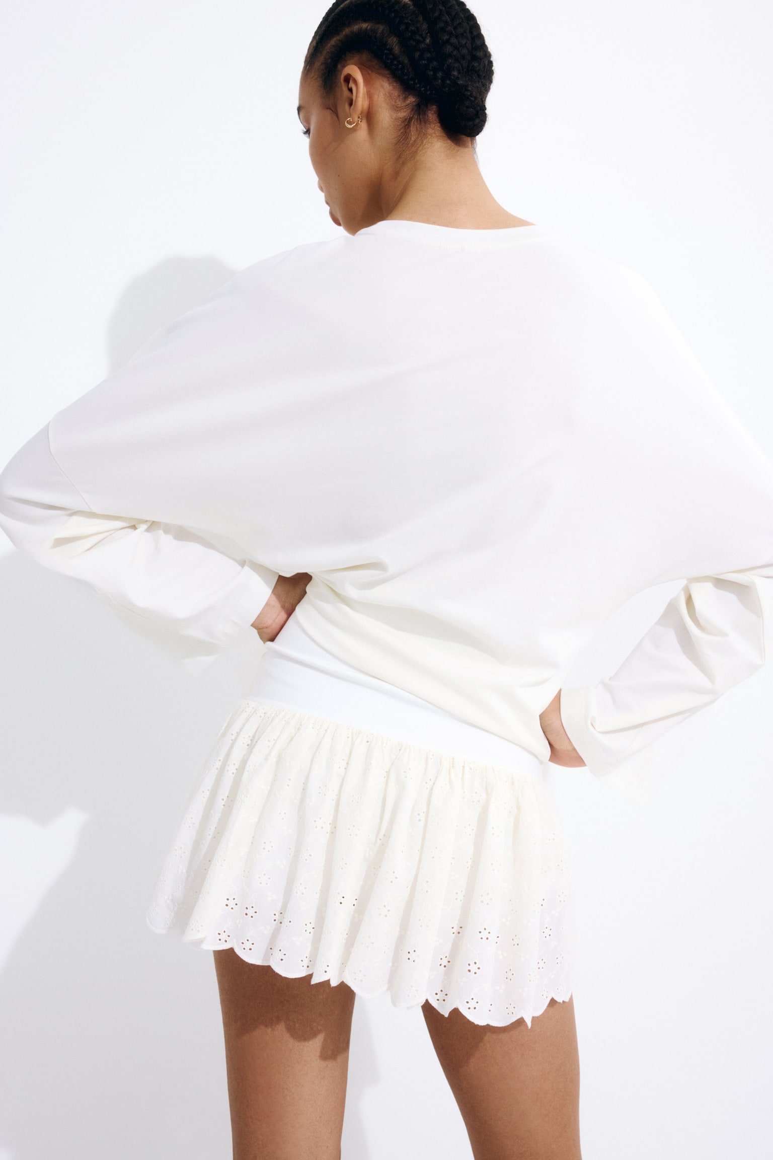 Женская юбка-шорты H&M Eyelet-Embroidered Mini Skort, цвет: Кремовый — фото 4
